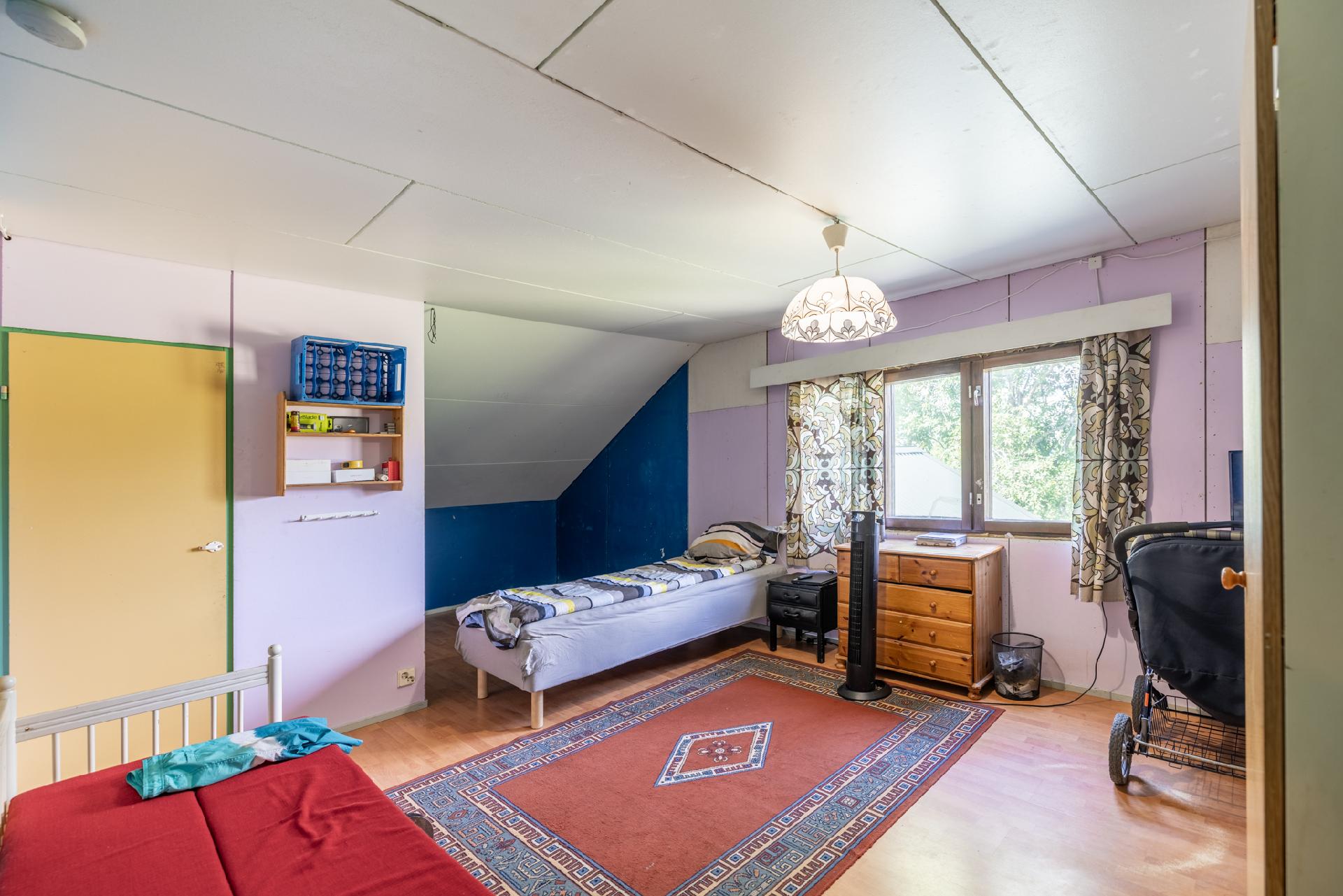 yläkerran makuuhuone1