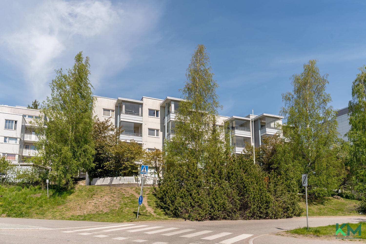 Julkisivu