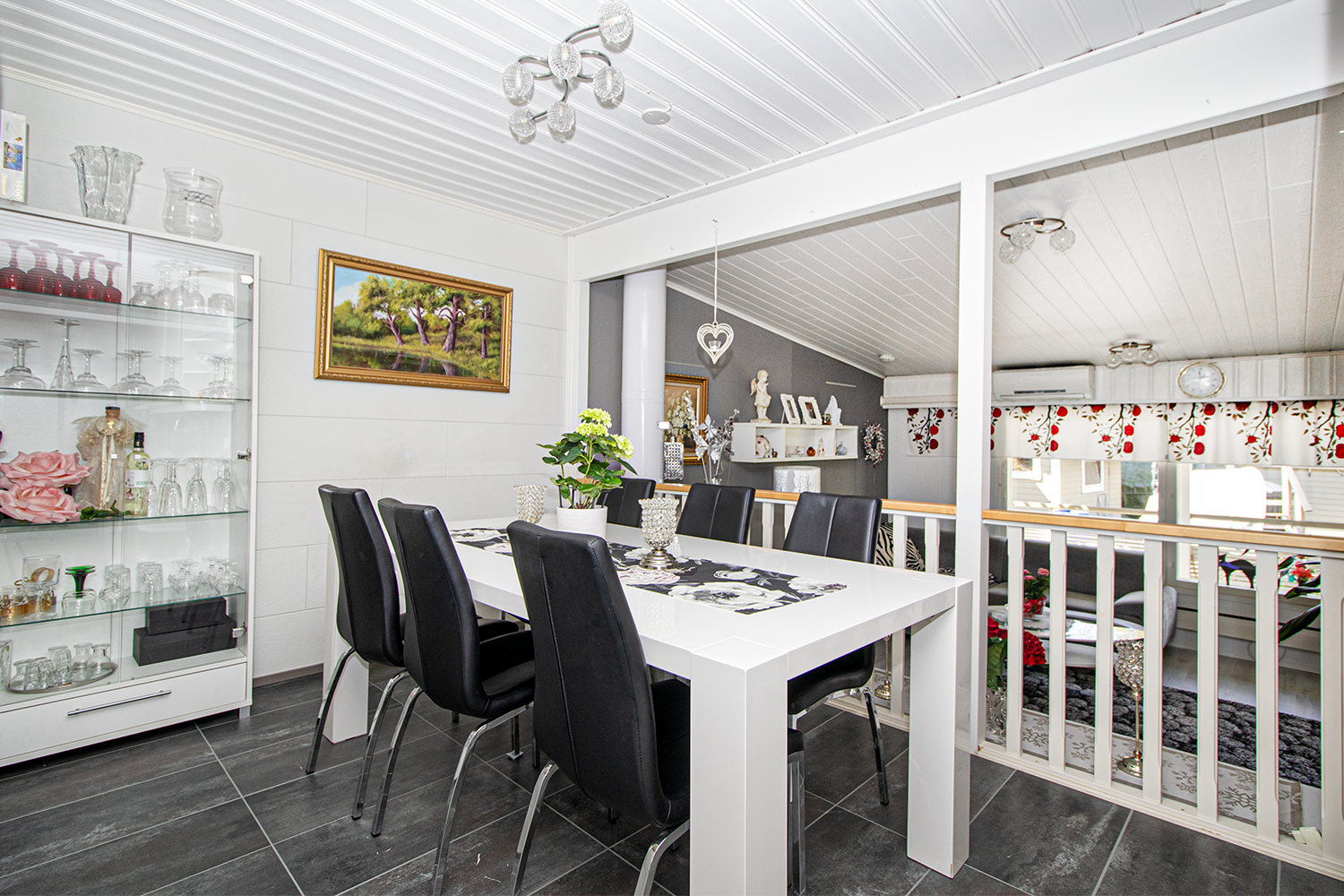 tilava ruokailu-tila