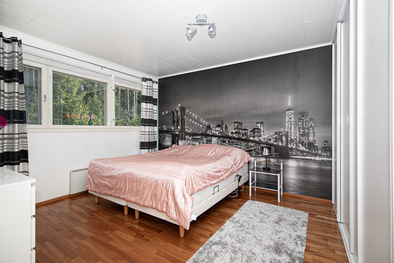 yläkerran makuuhuone