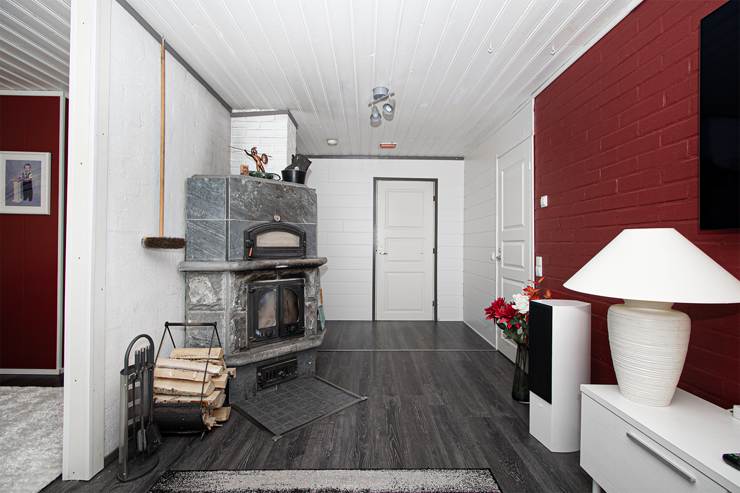 takkahuone jossa varaavatakka ja leivinuuni