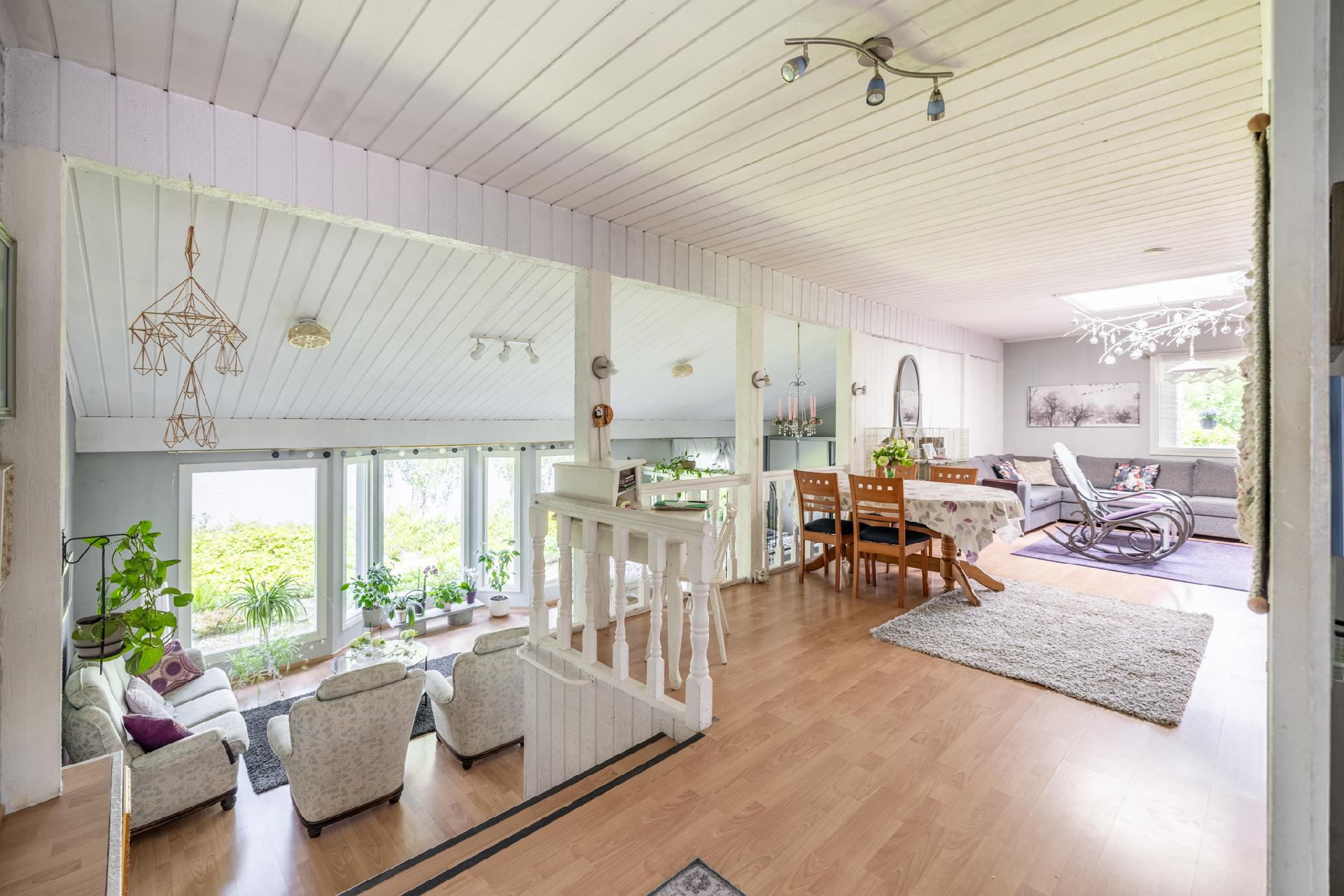 ruokailutila/takkahuone