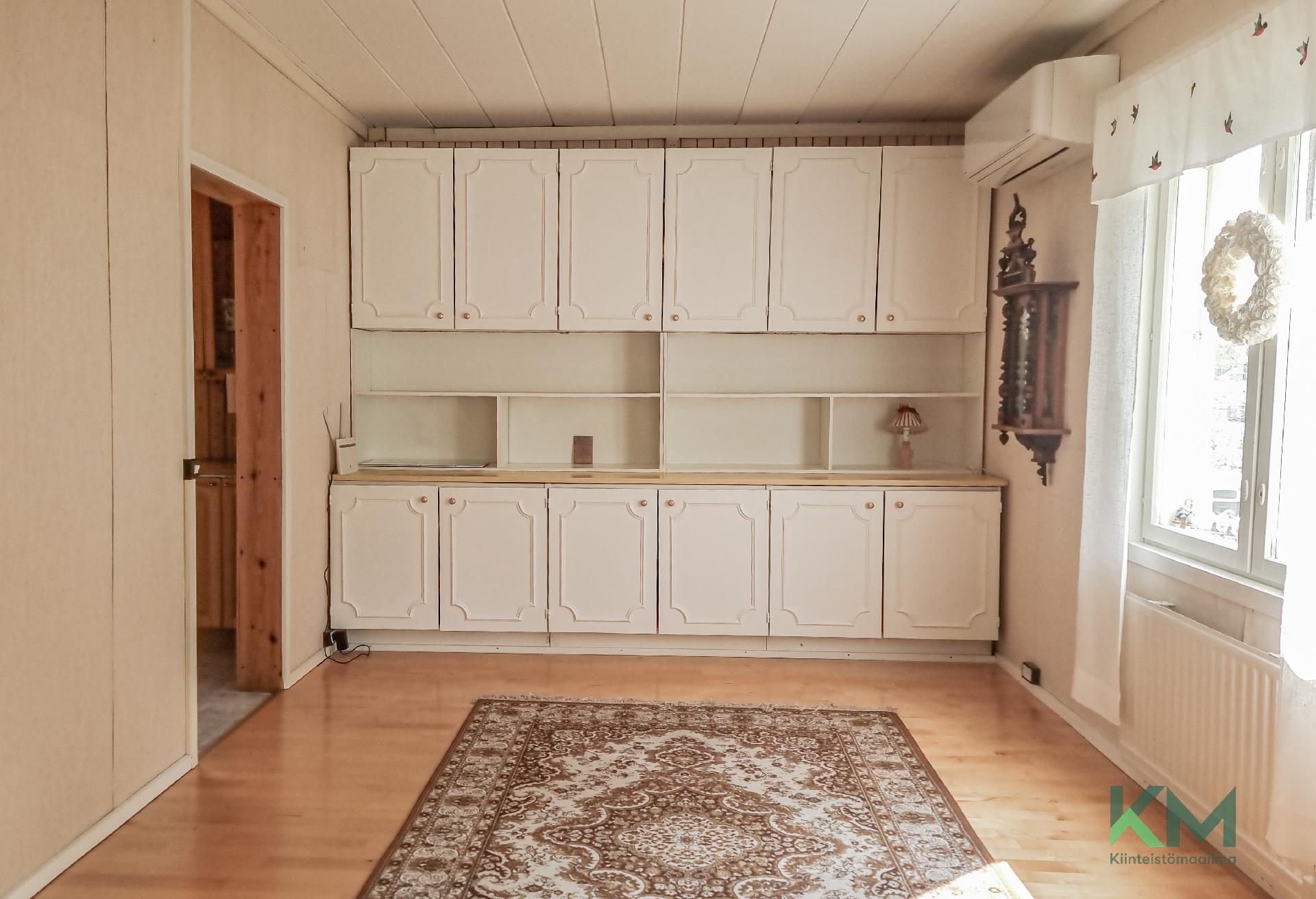 Kaapistoja astioita varten