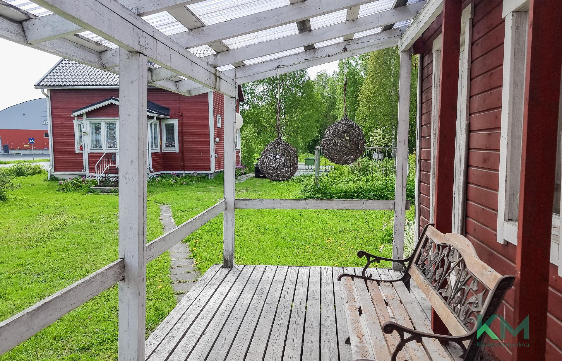 Saunarakennuksen terassi