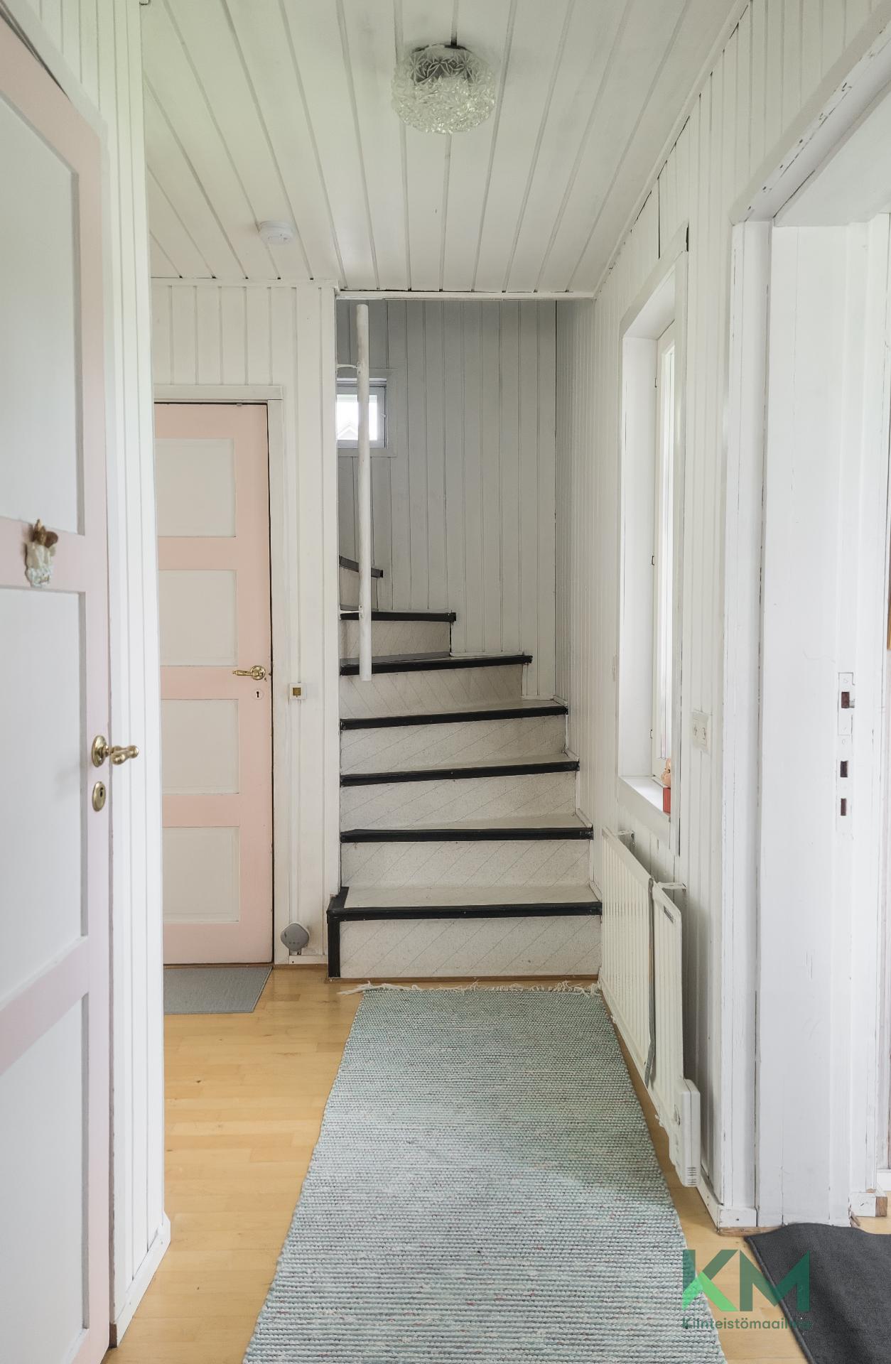 Portaikko yläkertaan