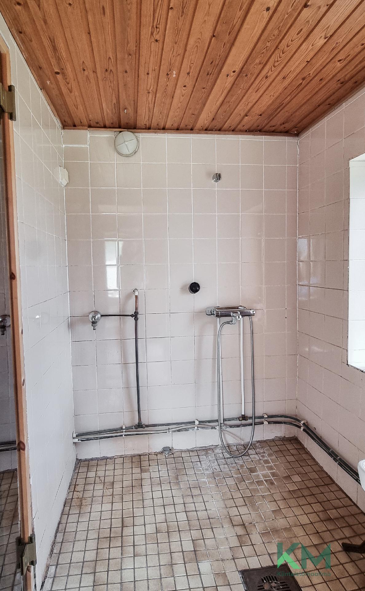 Pesuhuone pihasaunassa