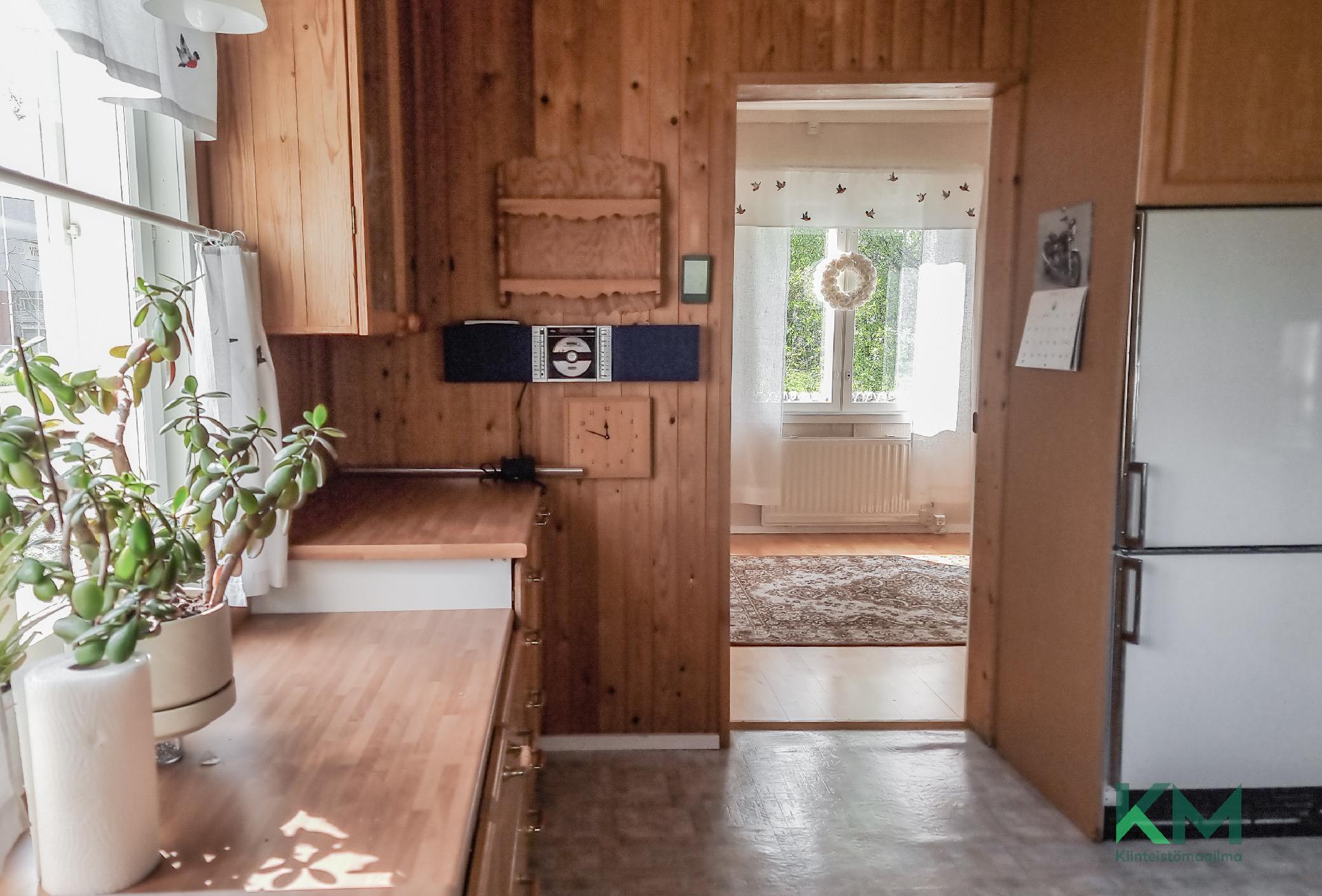 Keittiössä laskutilaa