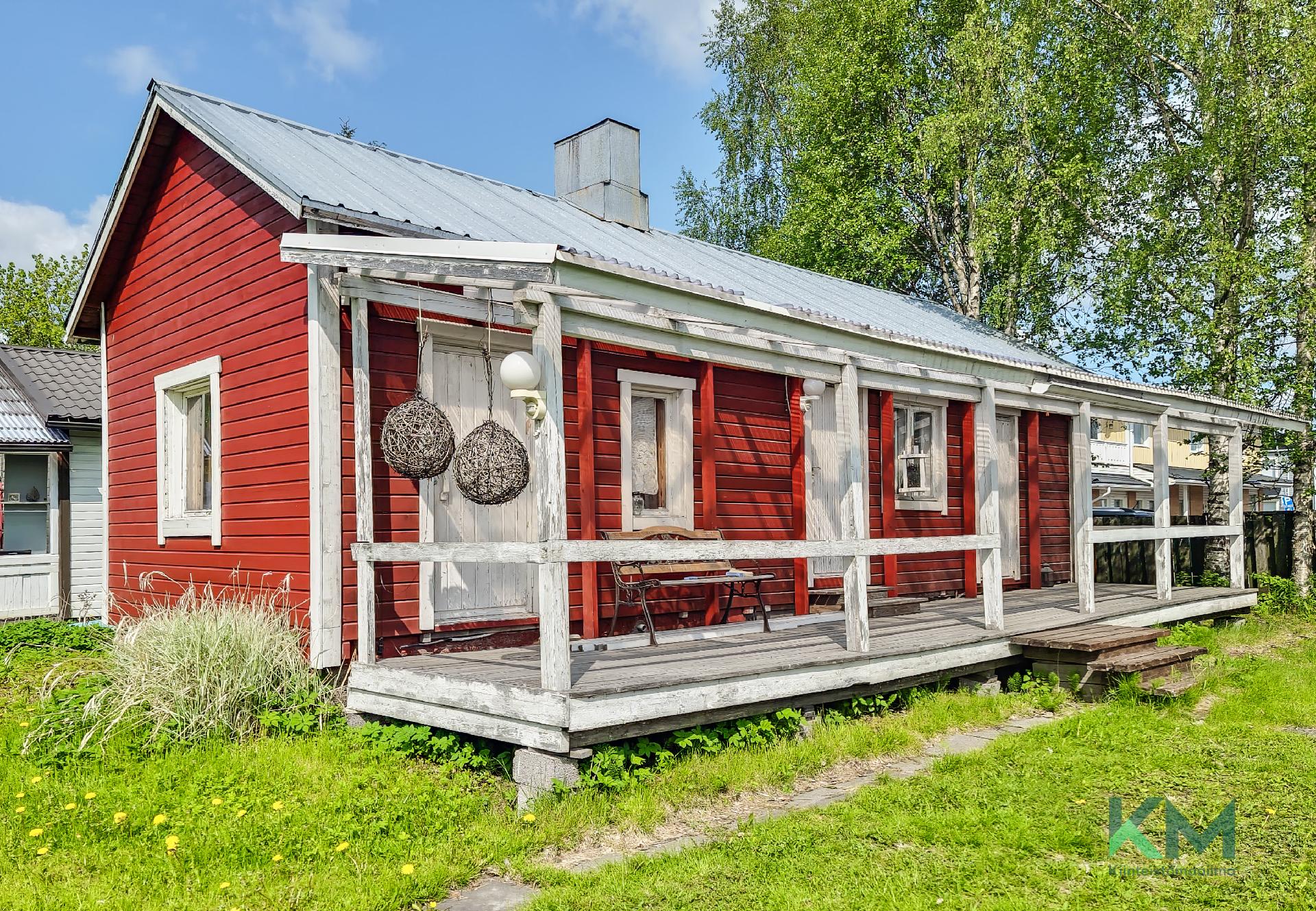 Ulkorakennuksessa varasto ja sauna