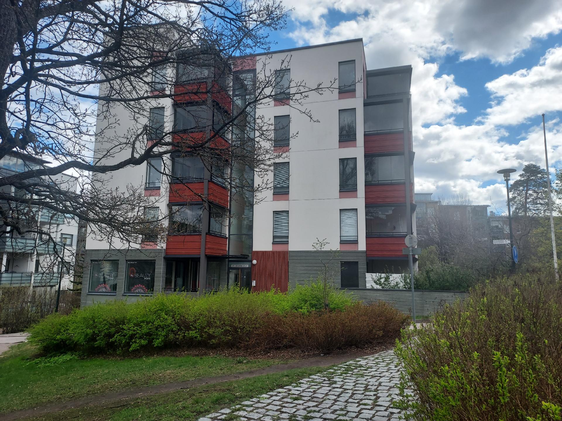 Julkisivu