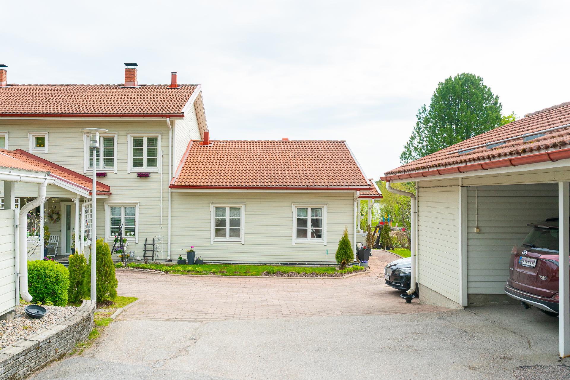 Autokatos ja parkkipaikka