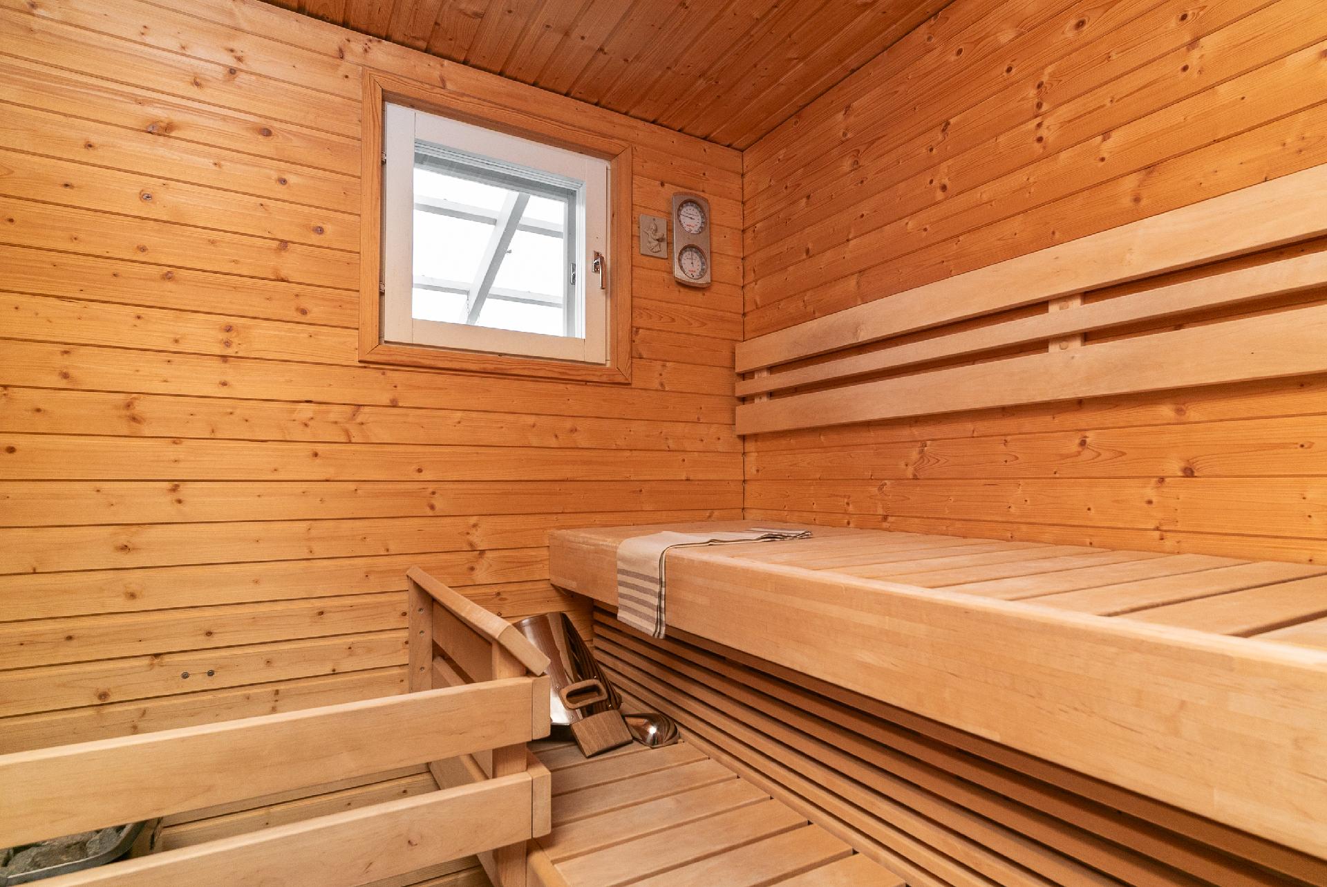 Saunassa ikkuna