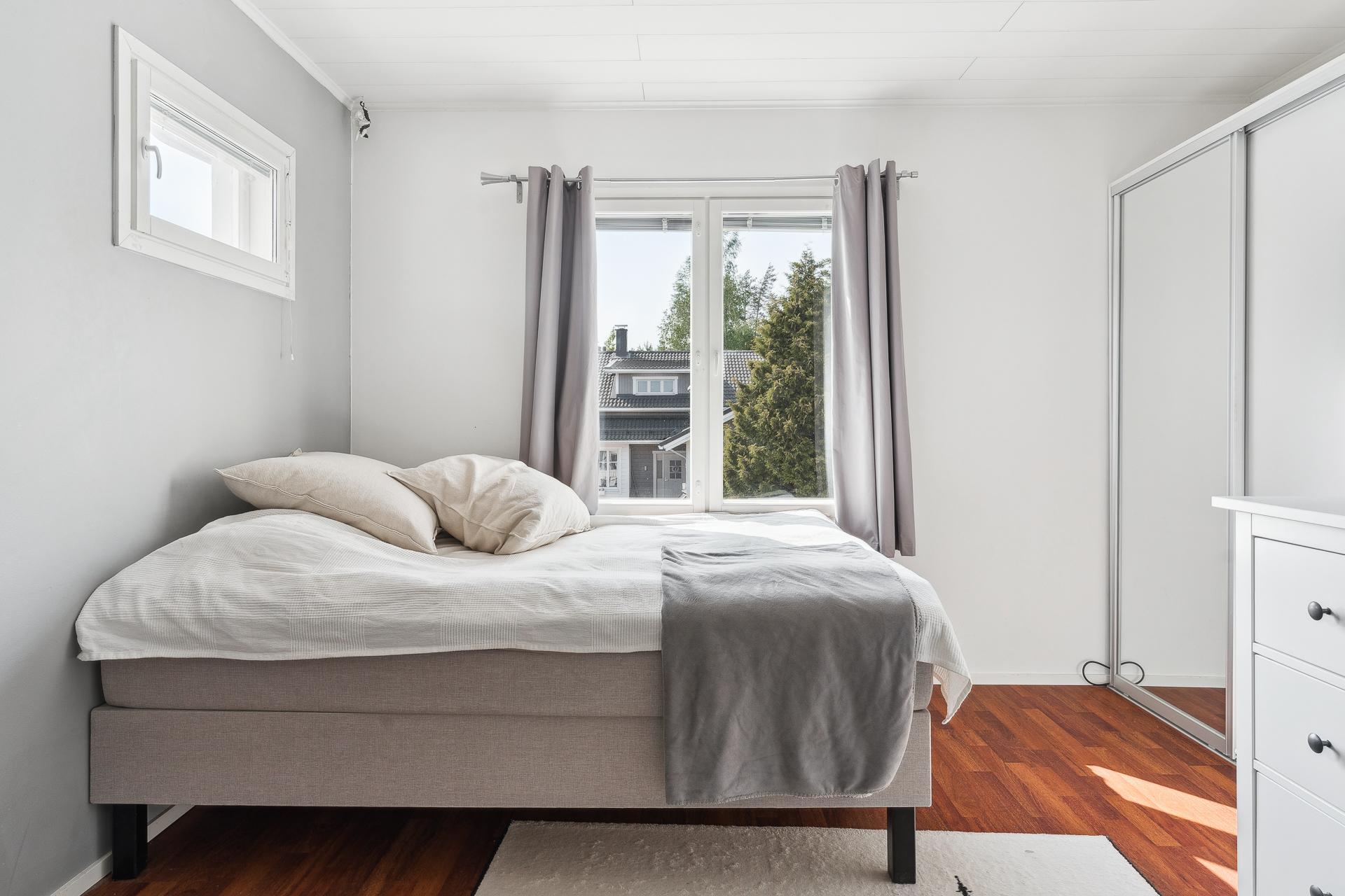 Yläkerran makuuhuone