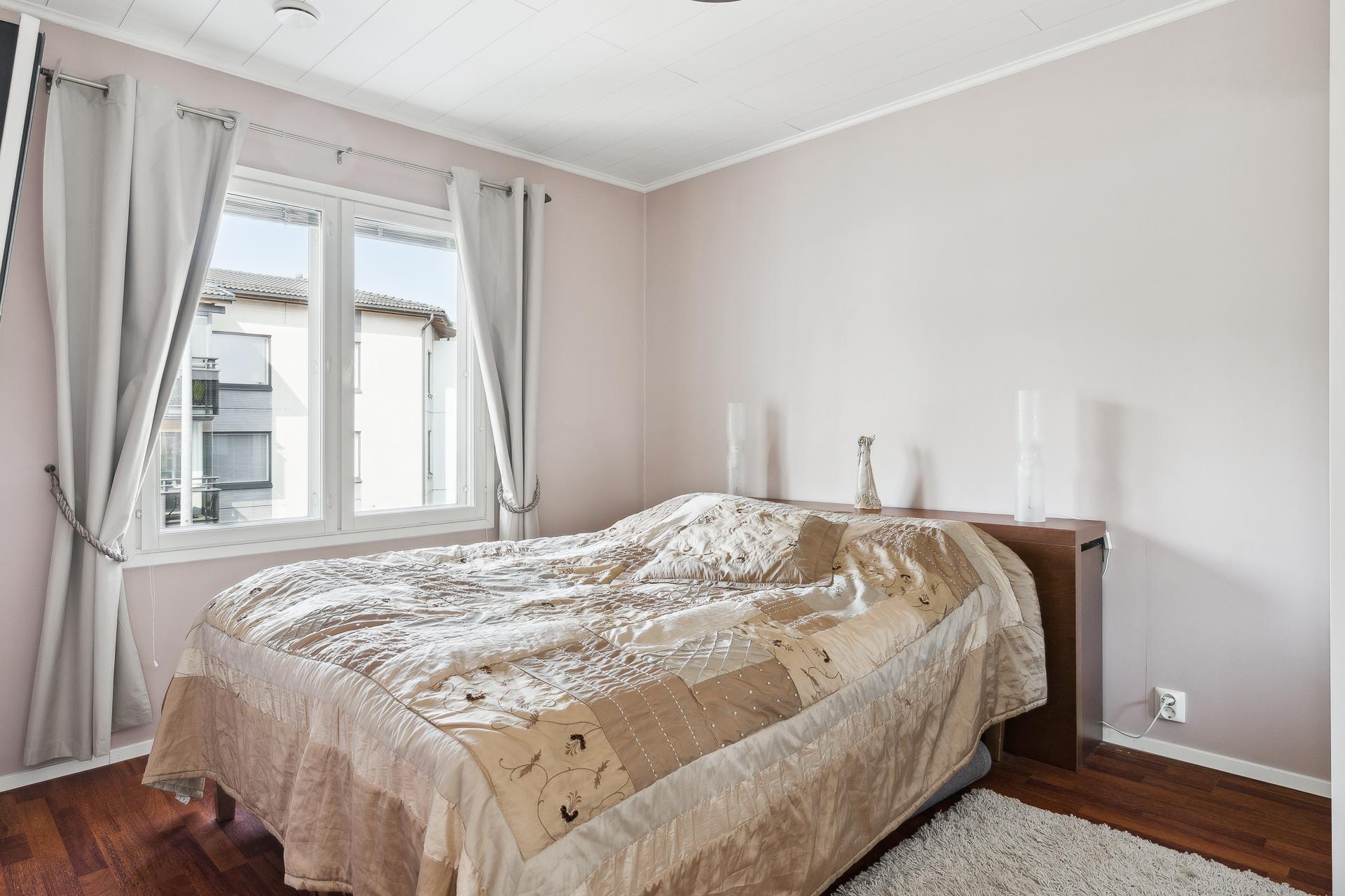 Yläkerran kolmas makuuhuone