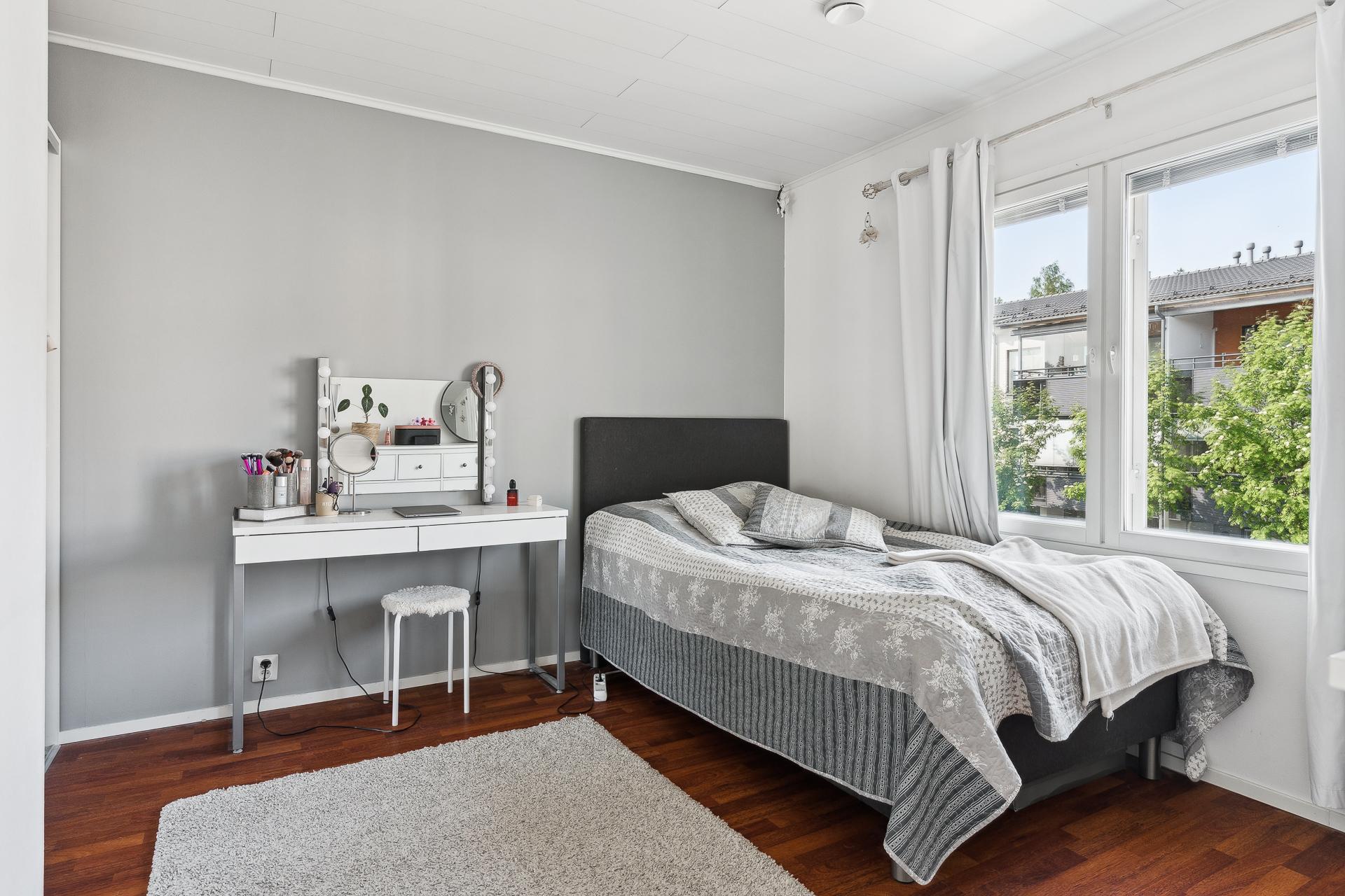 Yläkerran toinen makuuhuone