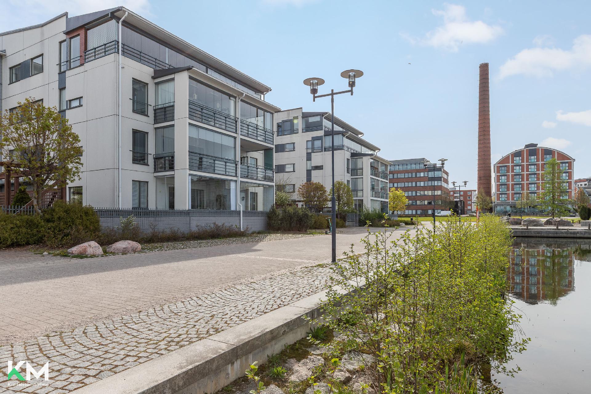 Julkisivu Vesijärvenpuoli