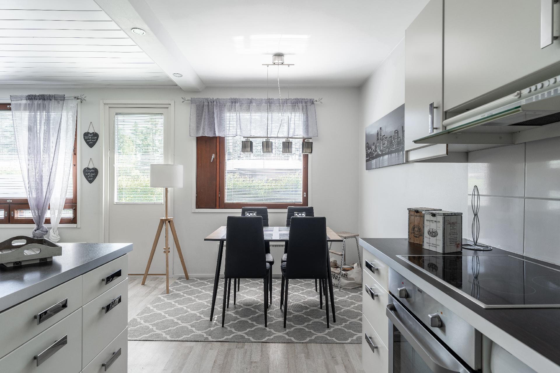 Keittiö ja ruokailutila