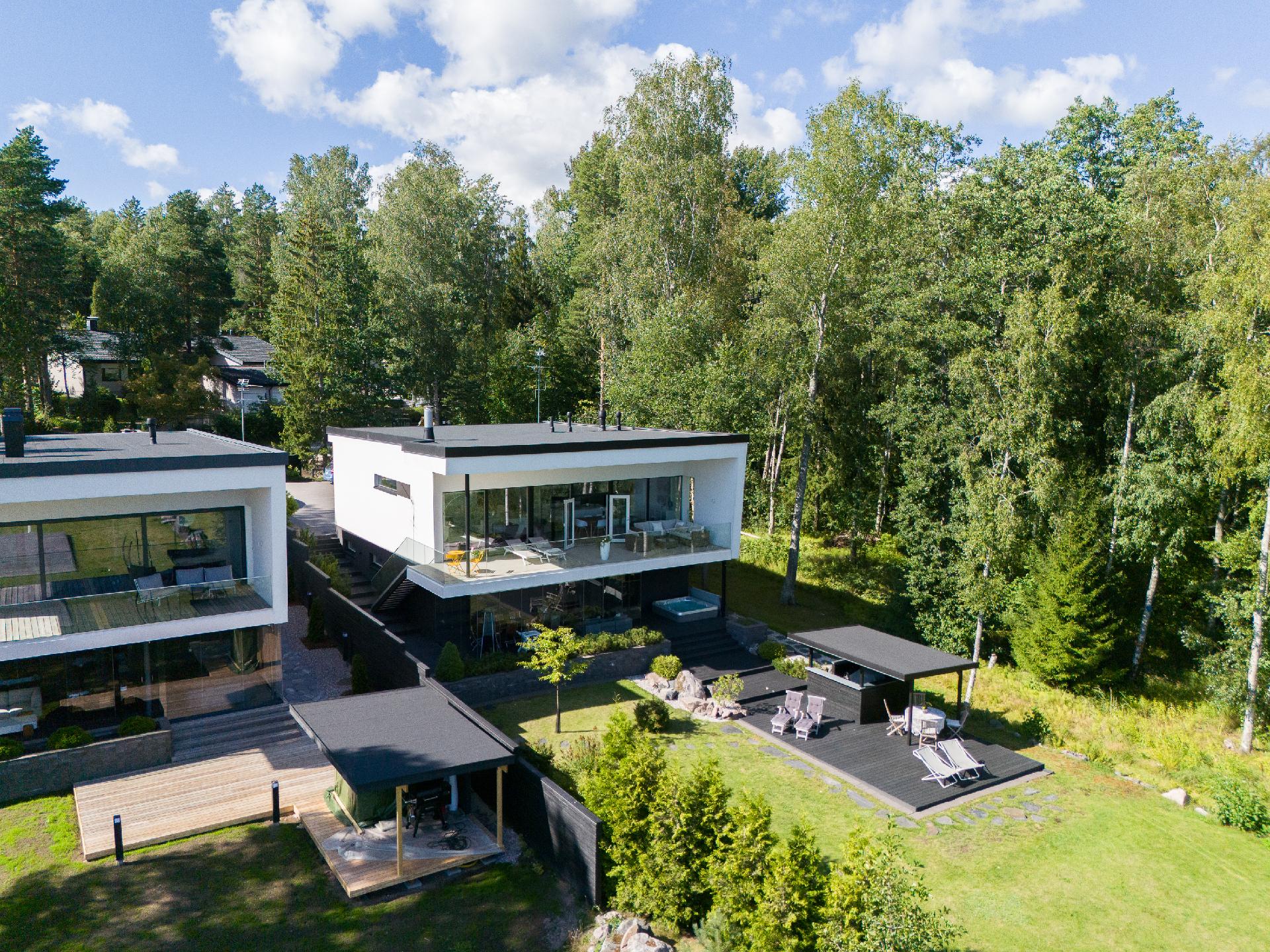 Tyylikäs ja moderni arkkitehti Sami Paasin suunnittelema talo