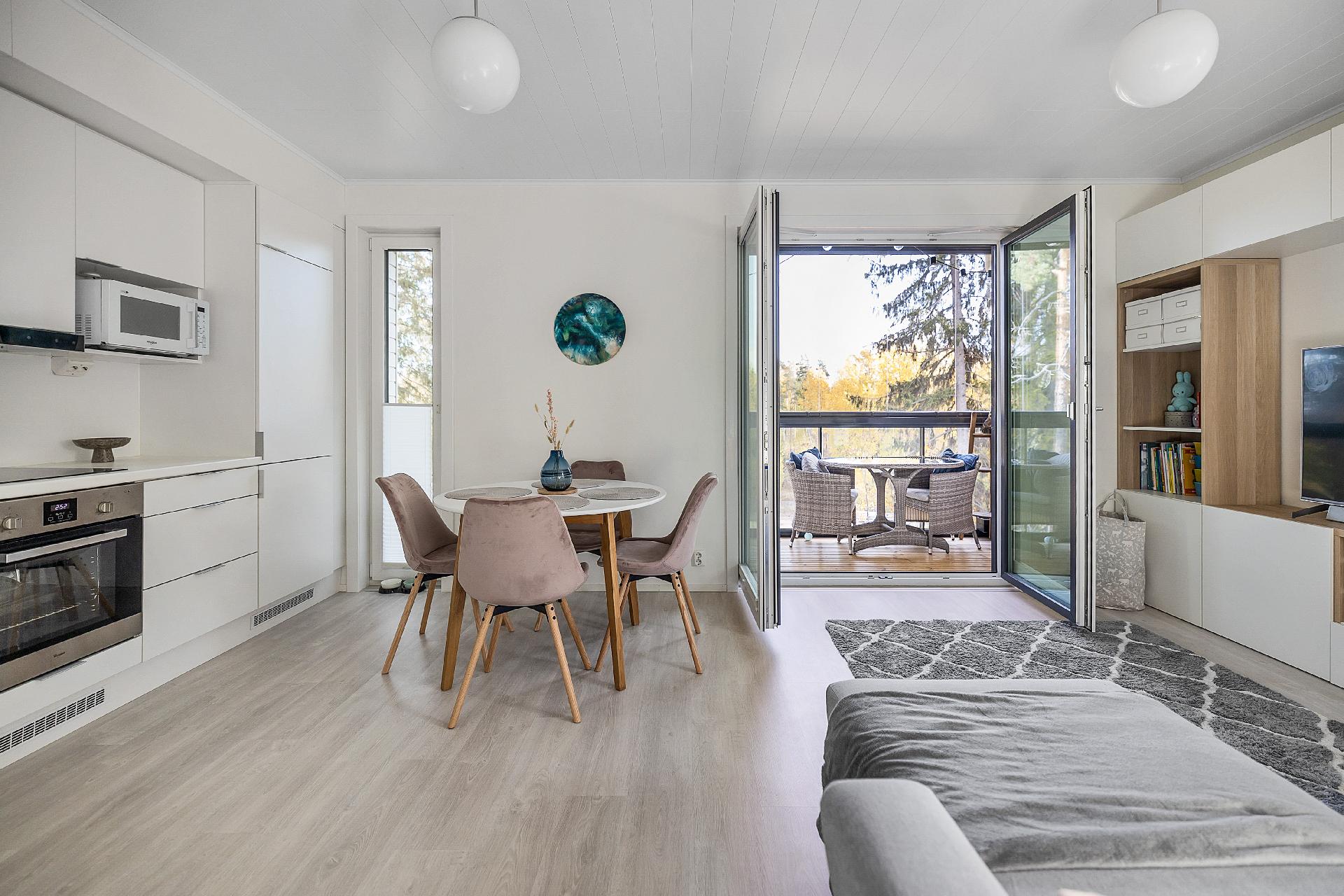 Parvekkeen tuplaovet