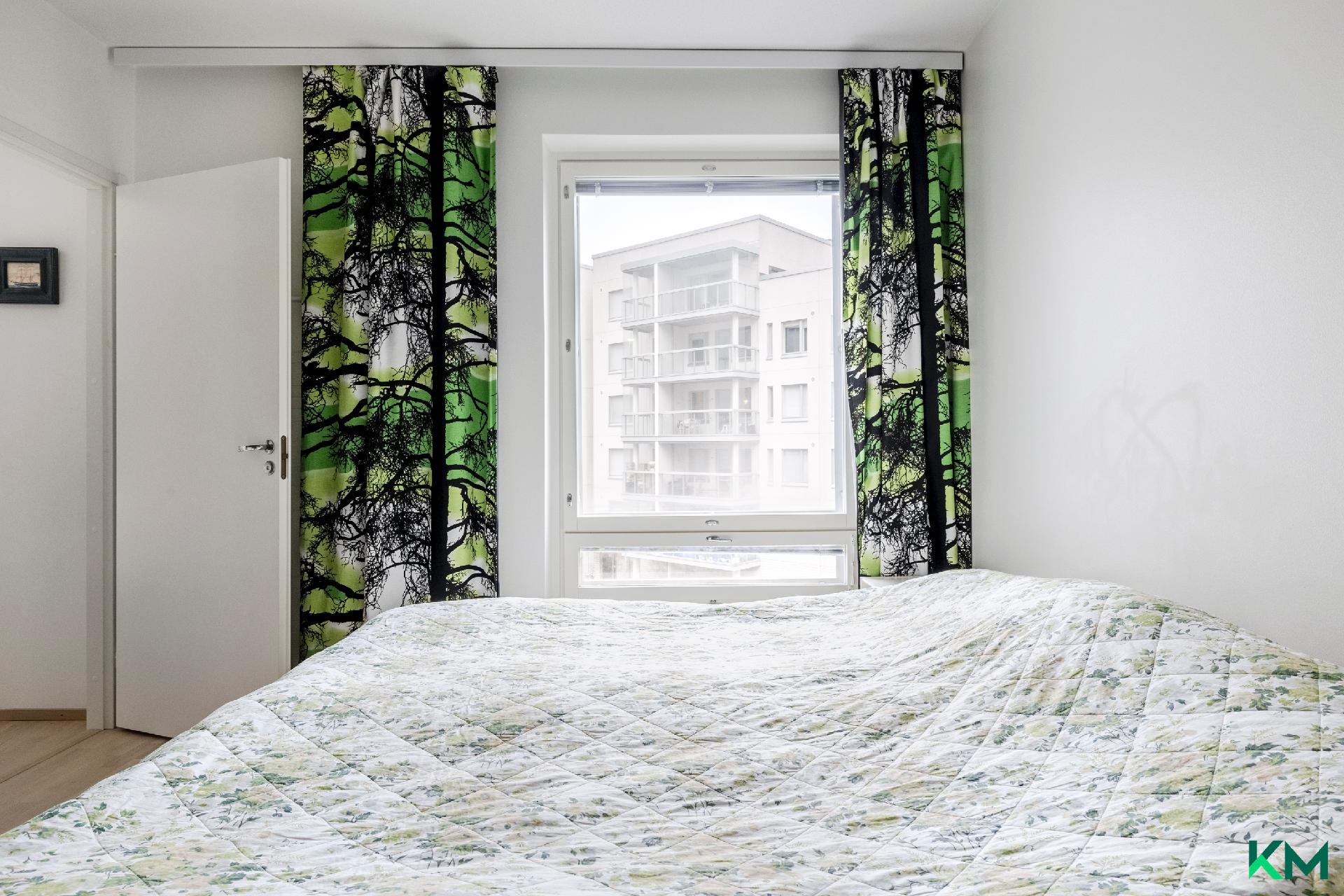 ikkunat sisäpihan rauhaan