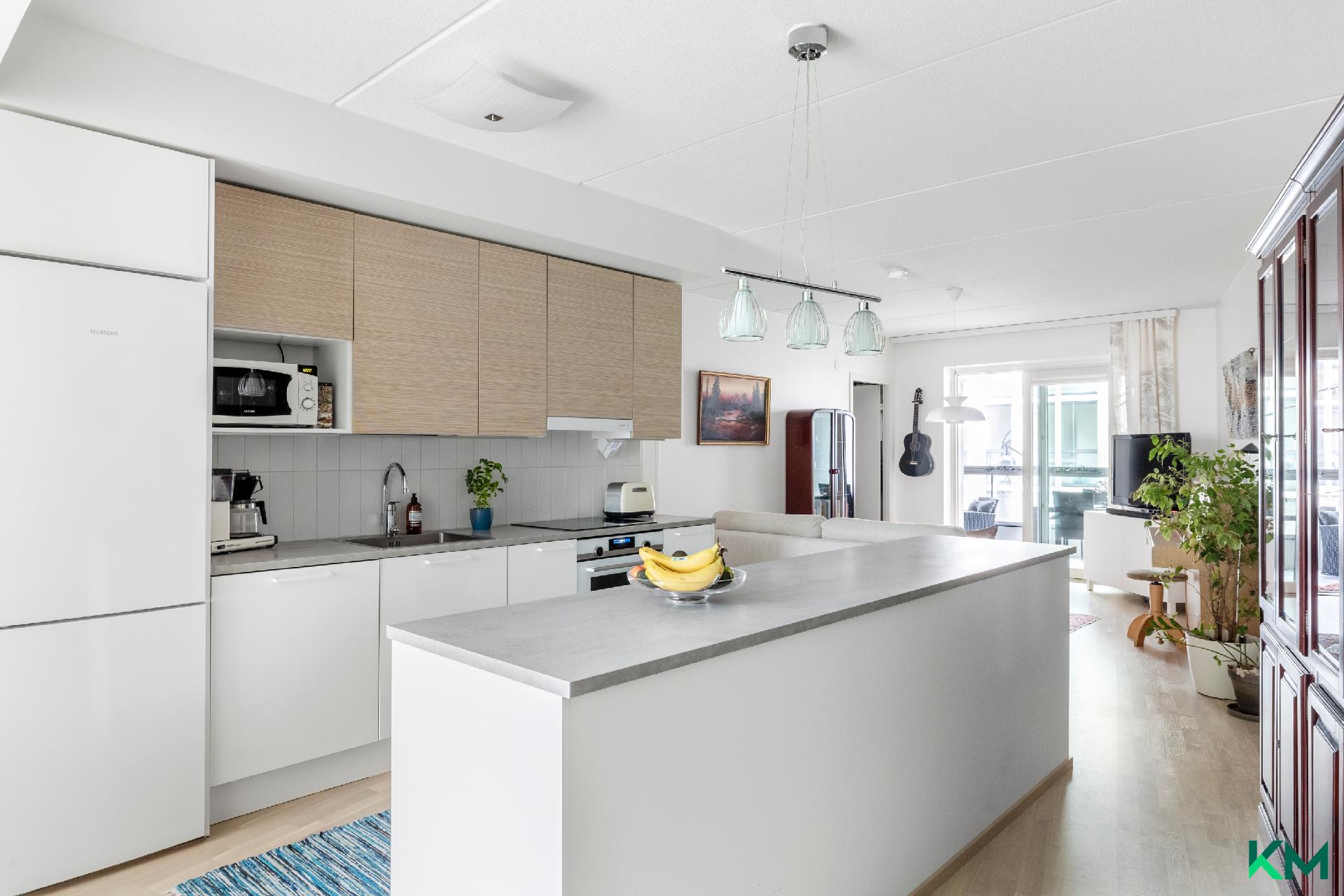 avokeittiö saarekkeineen