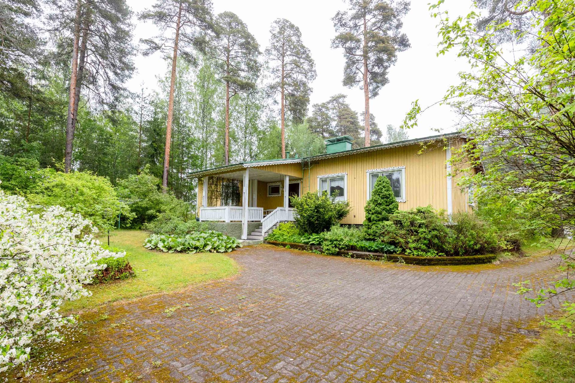 Länsi-Louhenkatu 30, Neitsytlinna, Lohja
