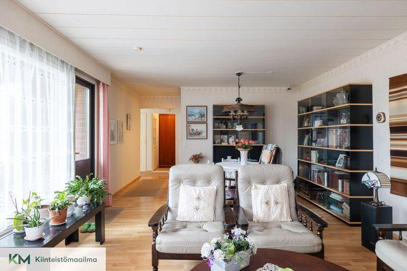 Harakankellonkatu 3, Mäntykangas, Kotka