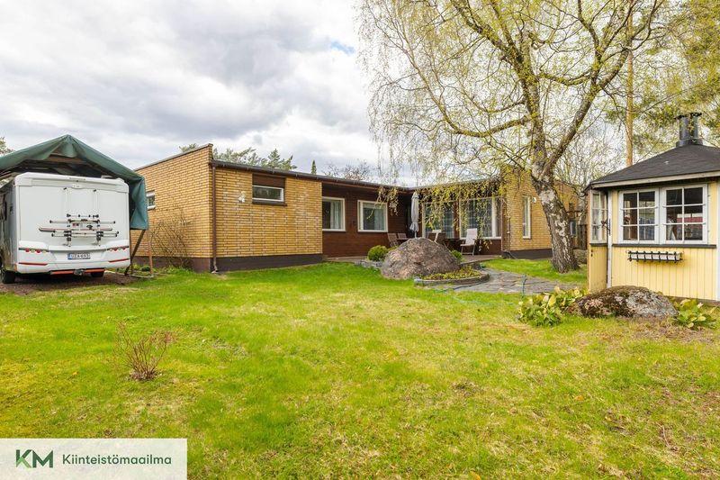 Harakankellonkatu 3, Mäntykangas, Kotka