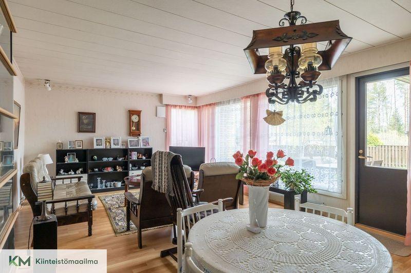 Harakankellonkatu 3, Mäntykangas, Kotka