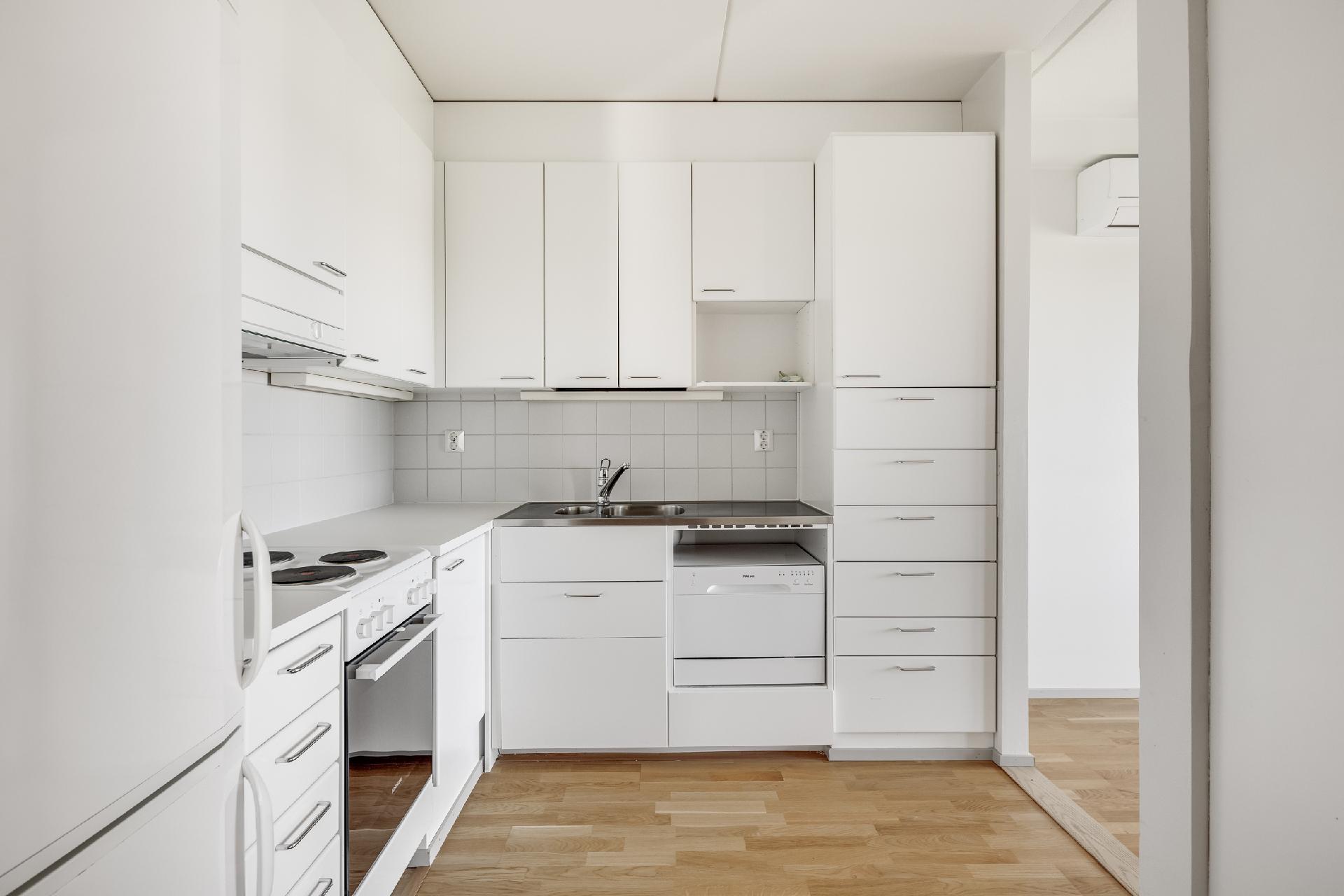 Unikkotie 28, Tikkurila, Vantaa