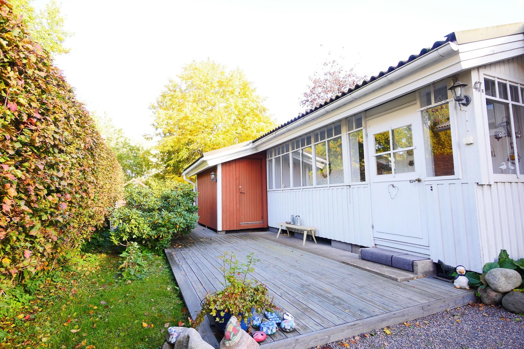 sissänkäynnin julkisivua