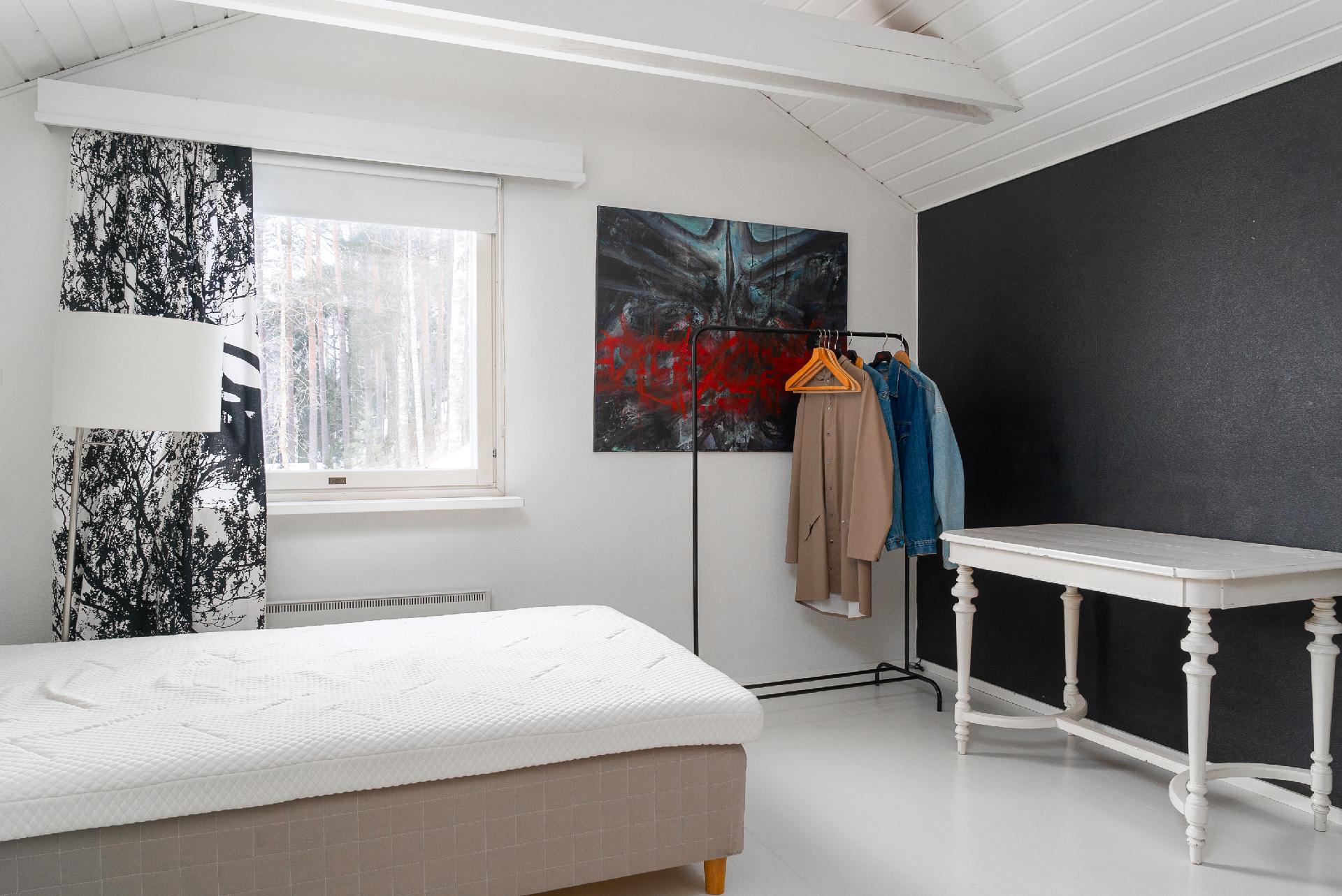 Yläkerran makuuhuone 1