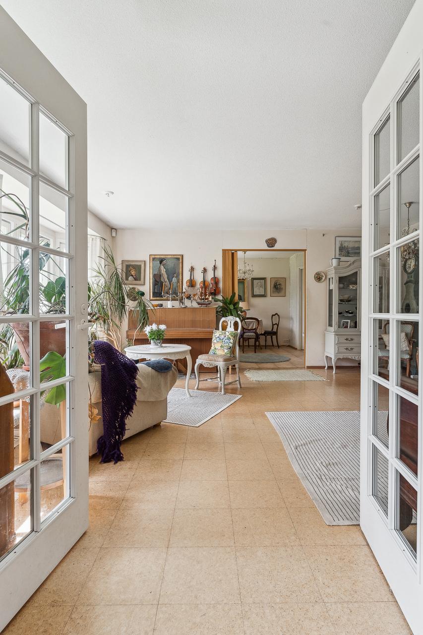 Näkymä kirjastosta päin