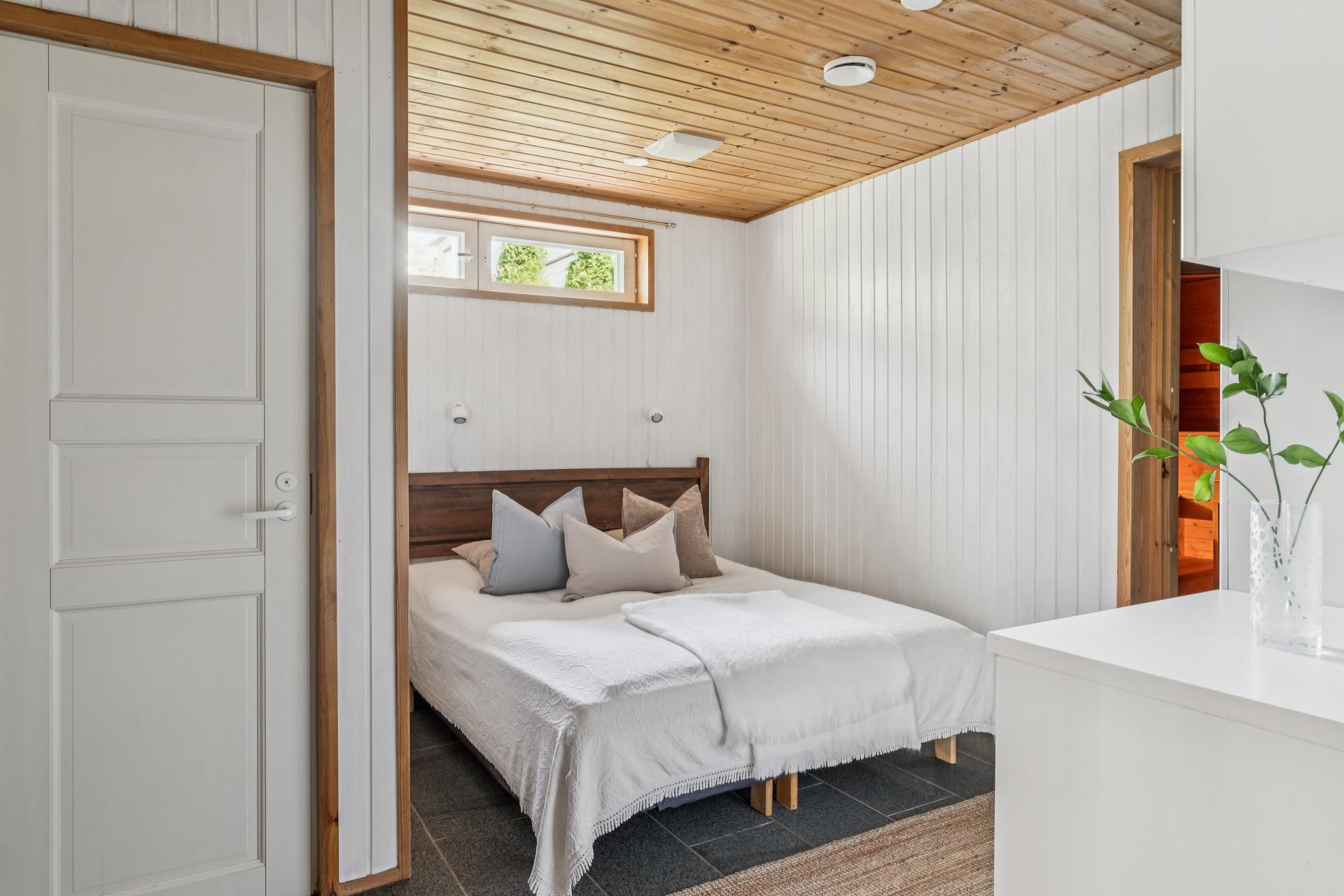 Pukuhuone/vierashuone