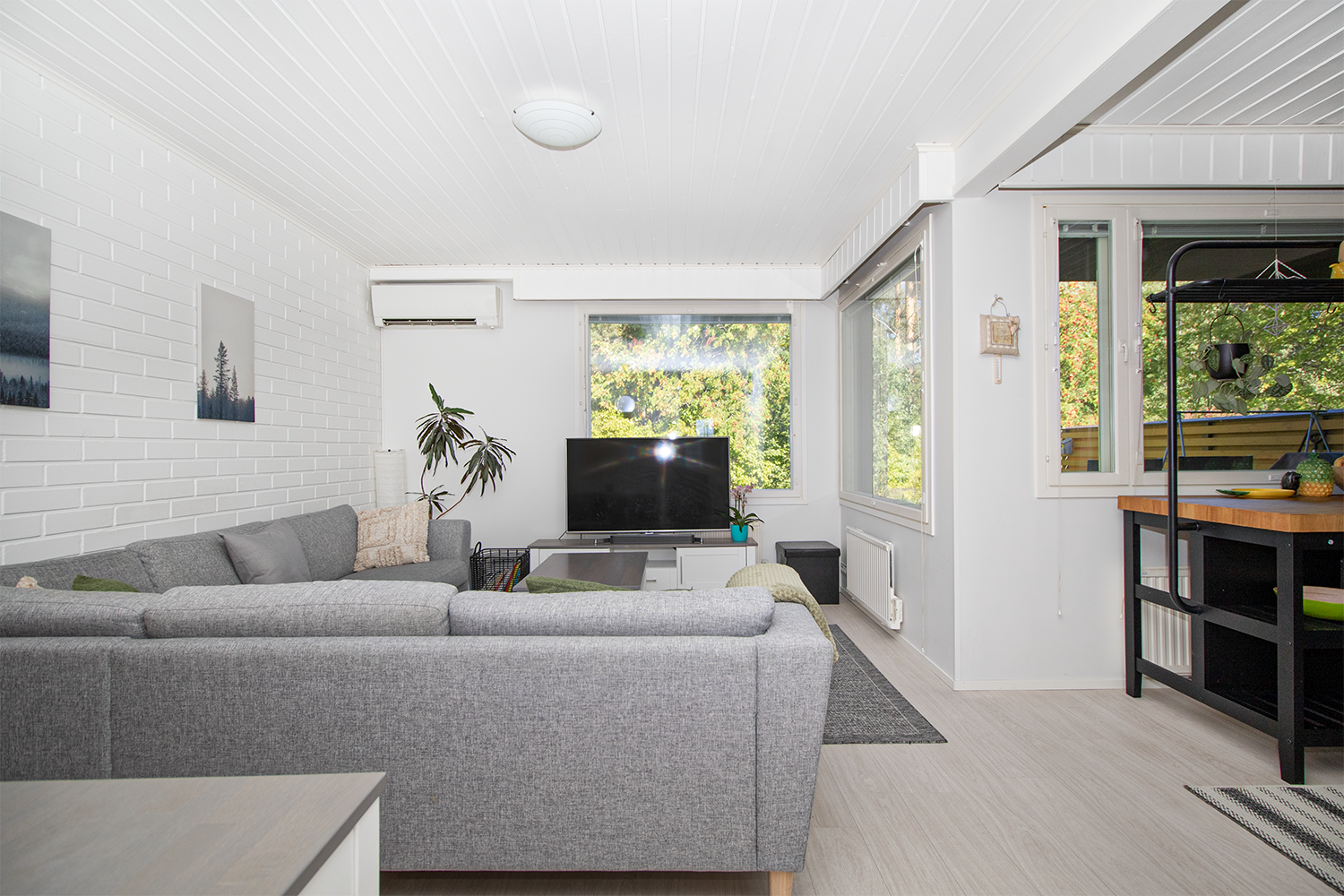 Avoin olohuone/ keittiö yhteys