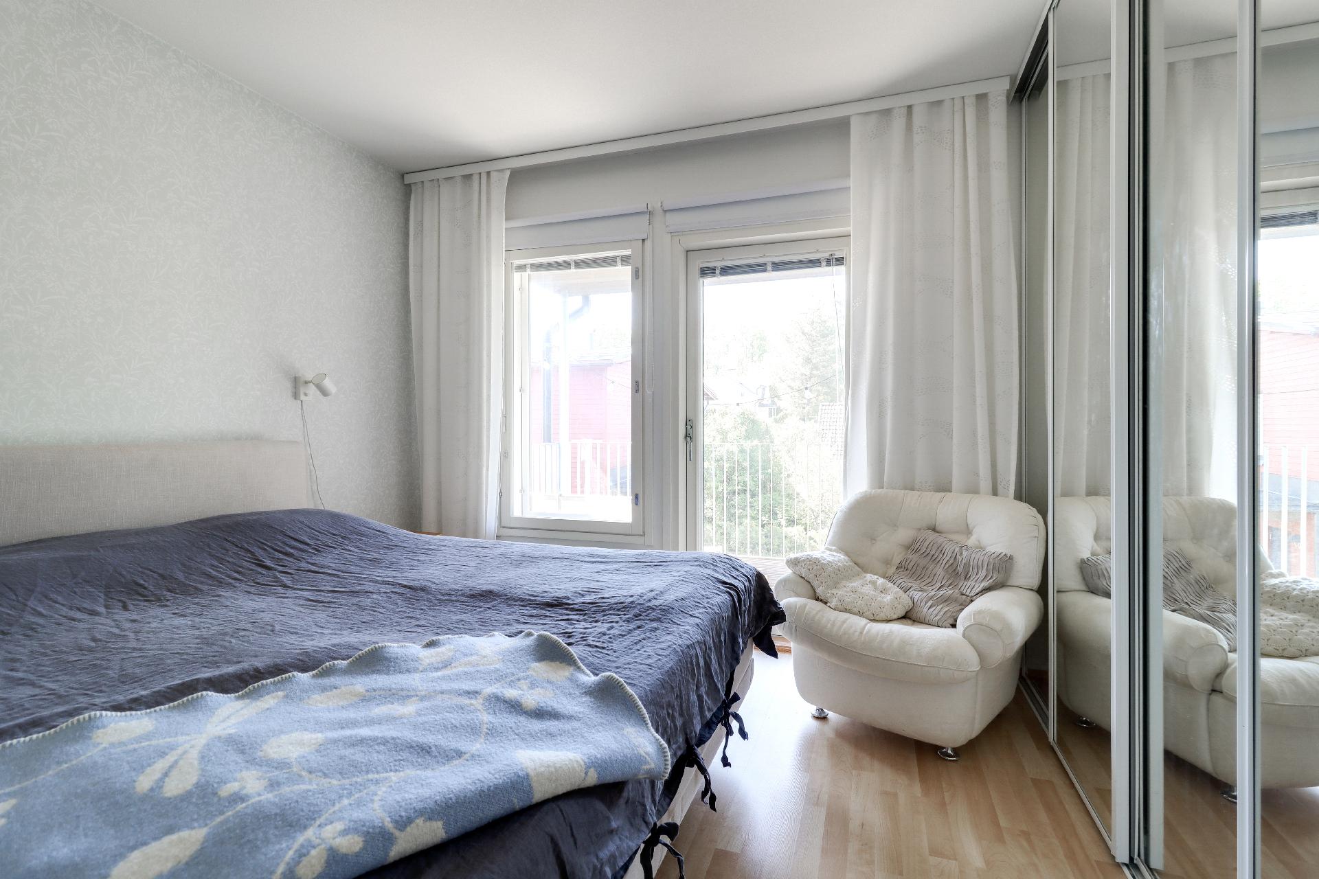 Kanervavinkkeli 2, Tapanila, Helsinki