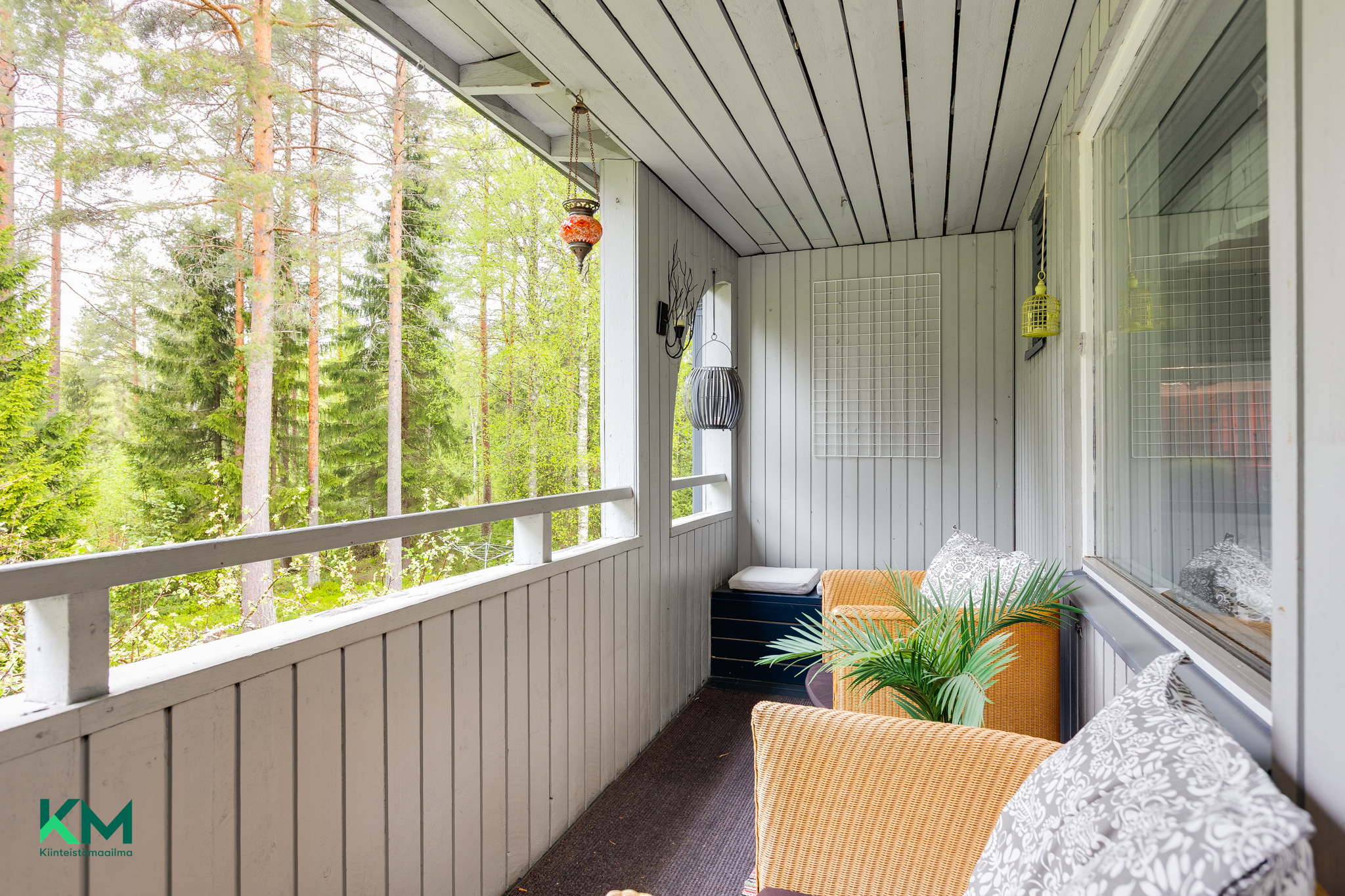 Parvekkeelle kulku keittiöstä