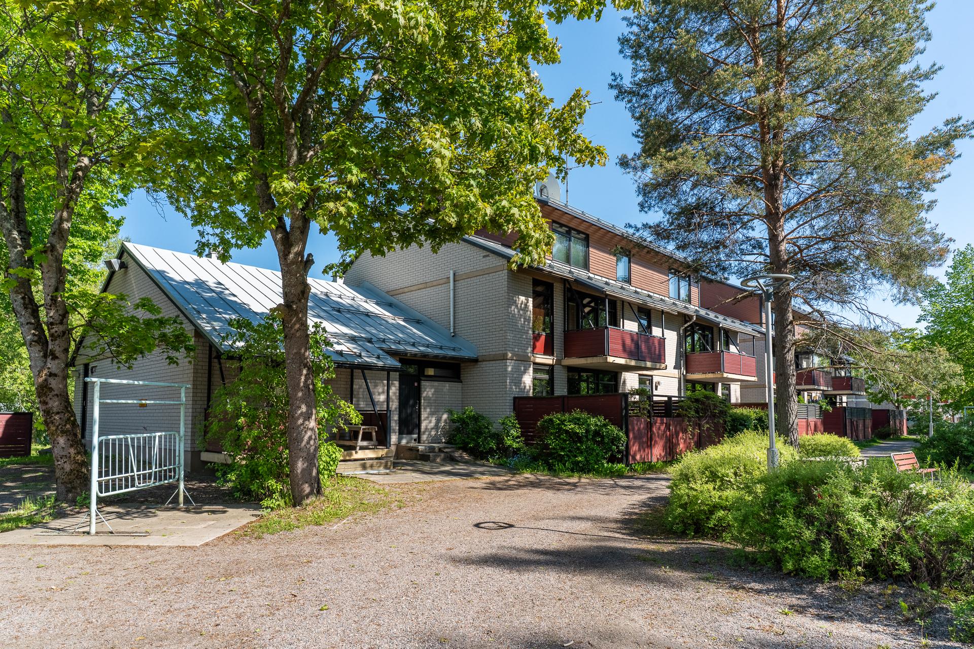 Julkisivu