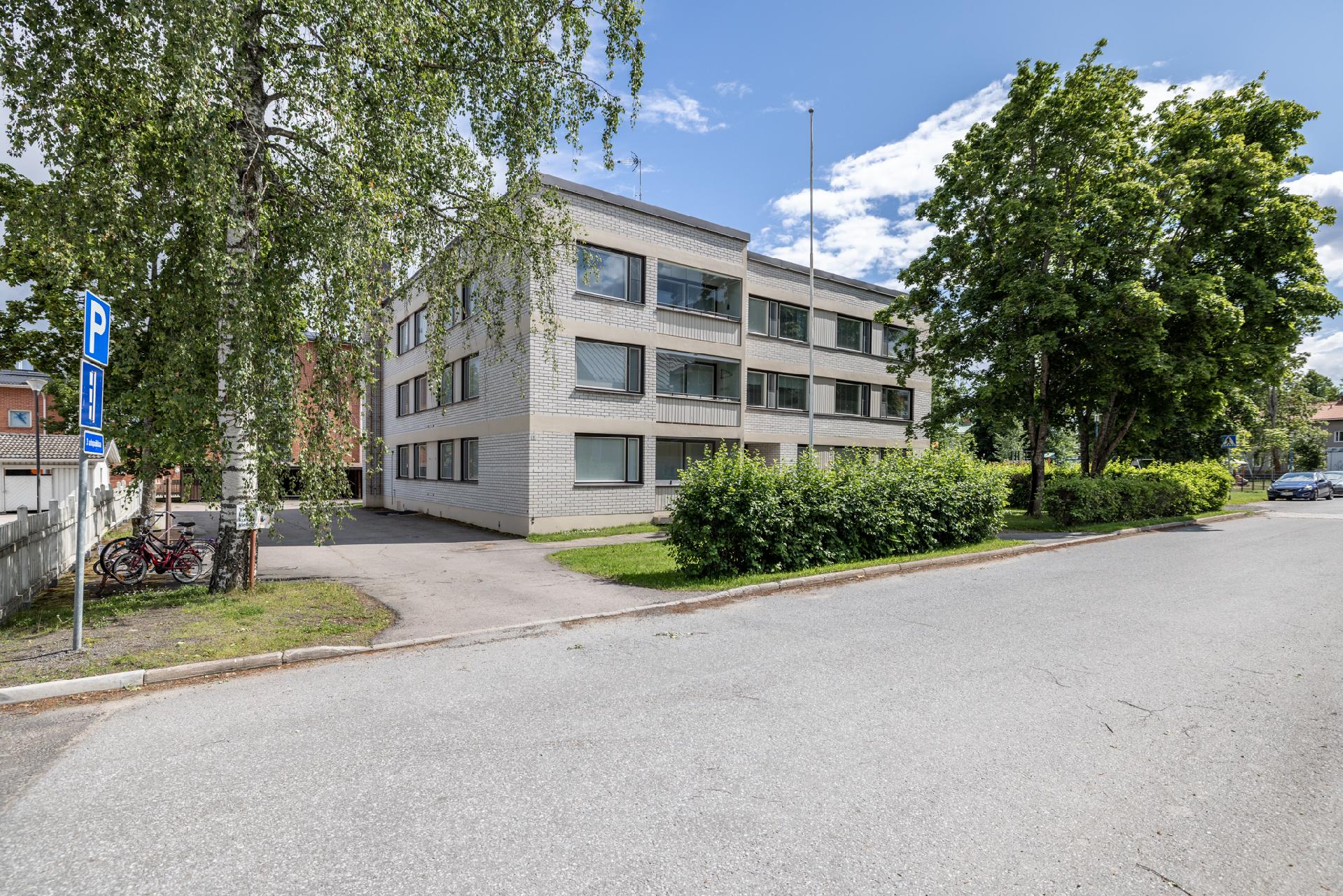 Julkisivu