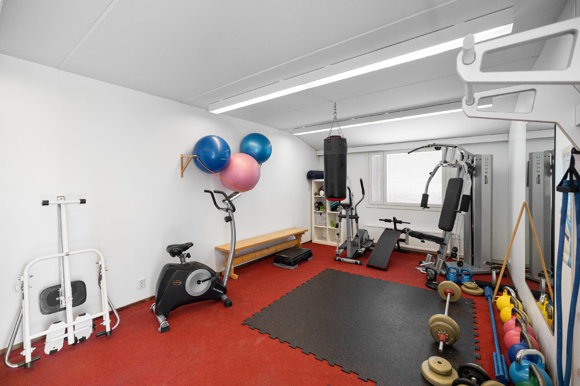 Taloyhtiössä on oma kuntosali asukkaiden käytössä