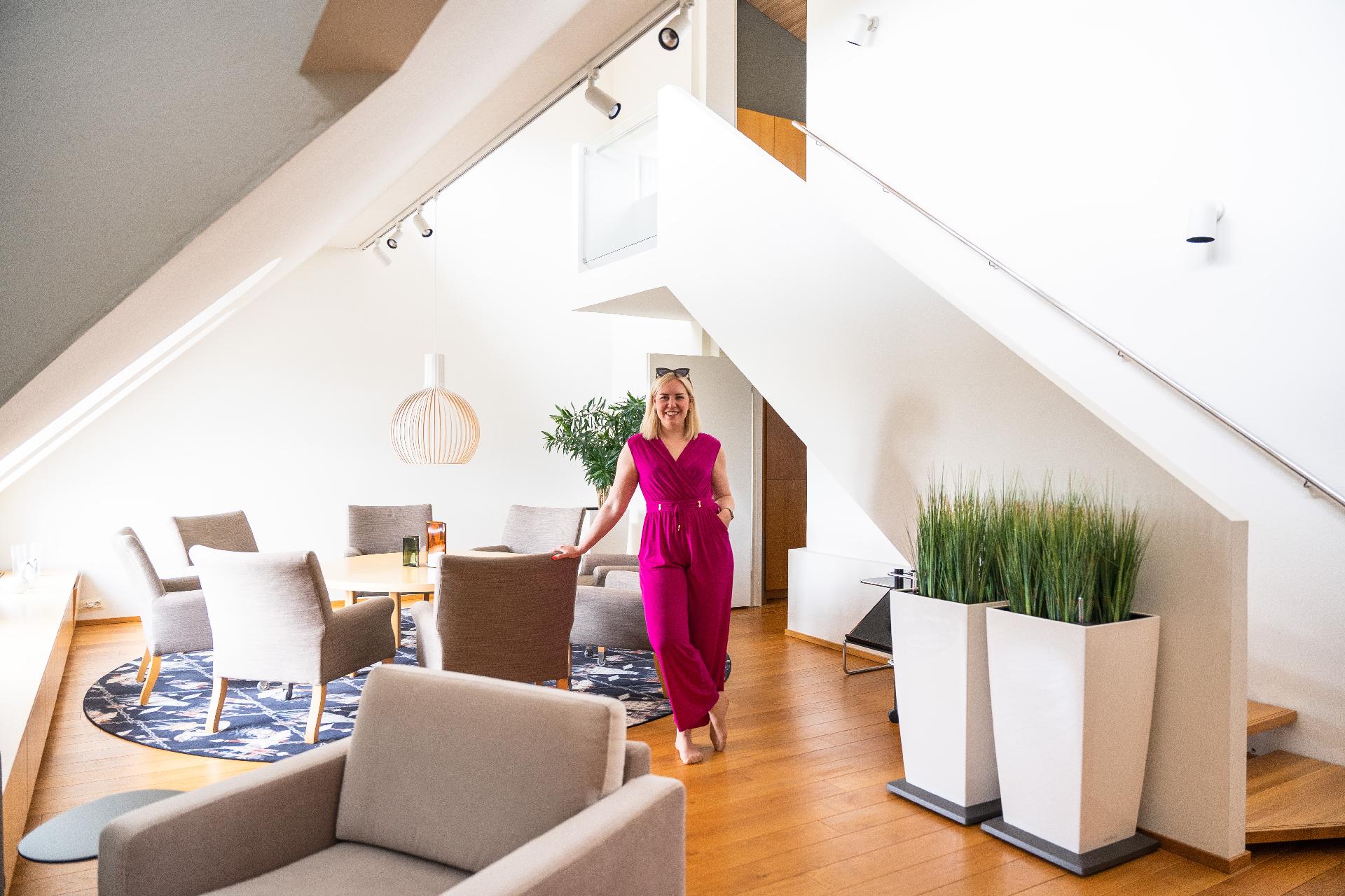 Olohuoneen huonekorkeus yli 5,5m! 