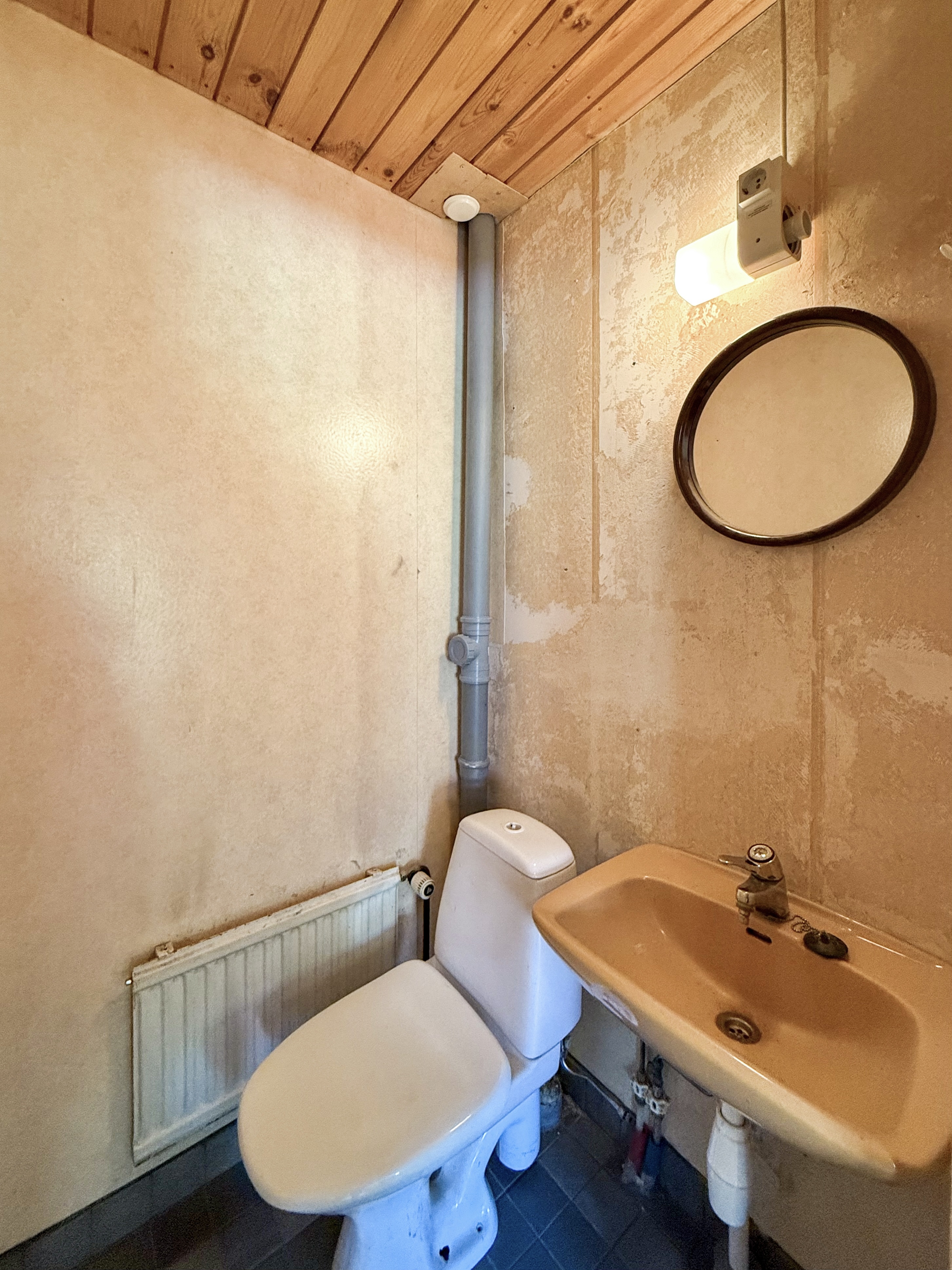 toinen wc vielä keskenräinen