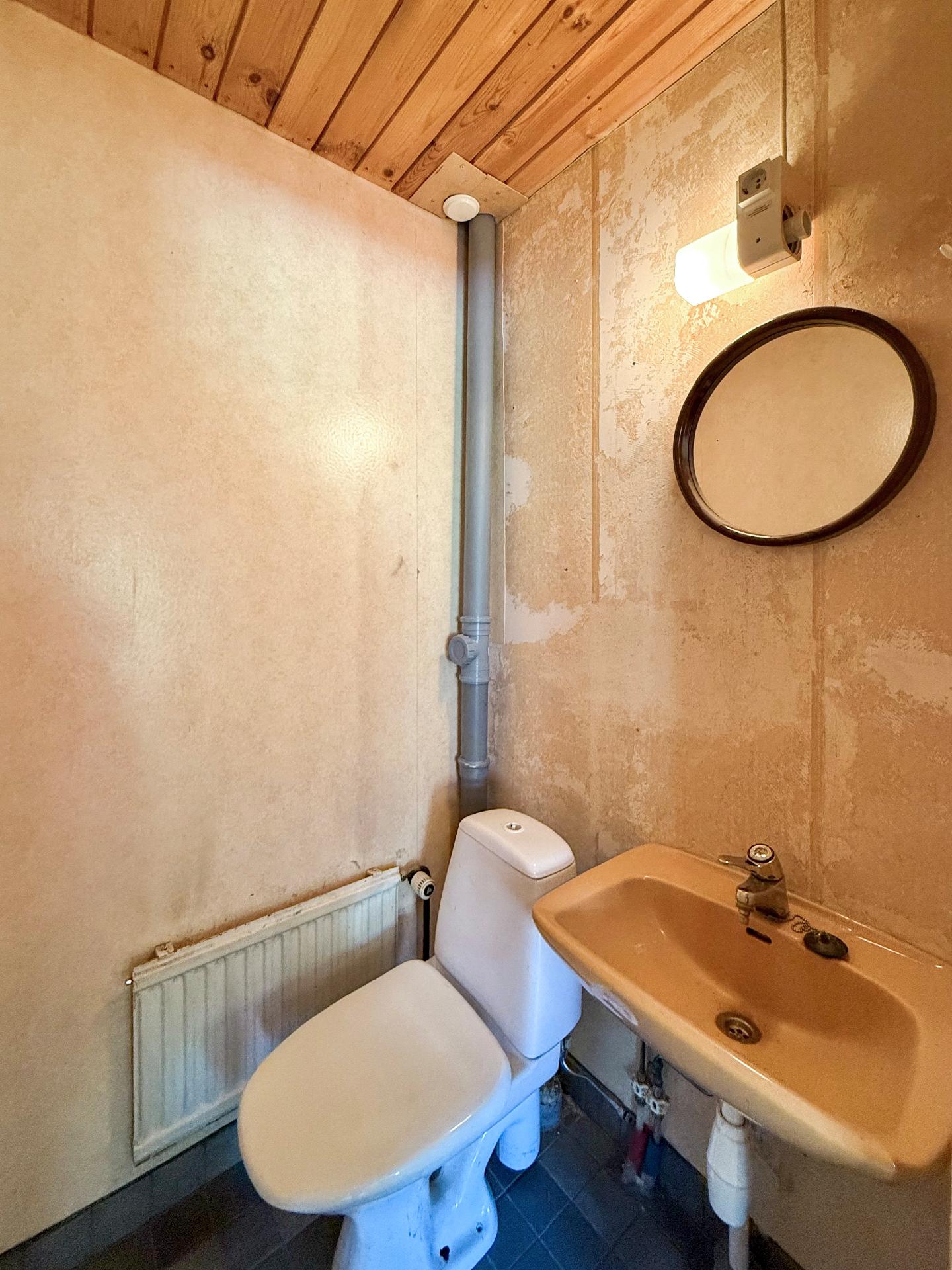 toinen wc vielä keskenräinen