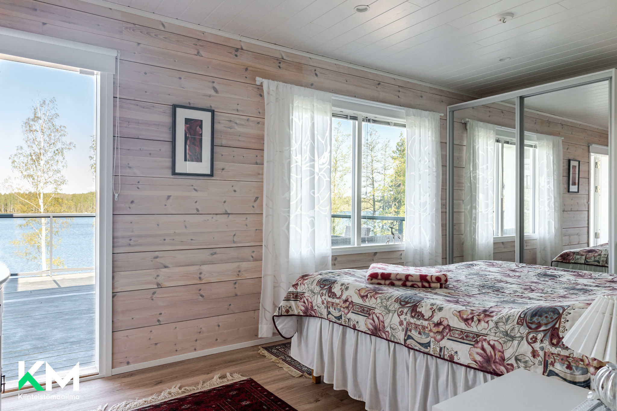 Yläkerran makuuhuone