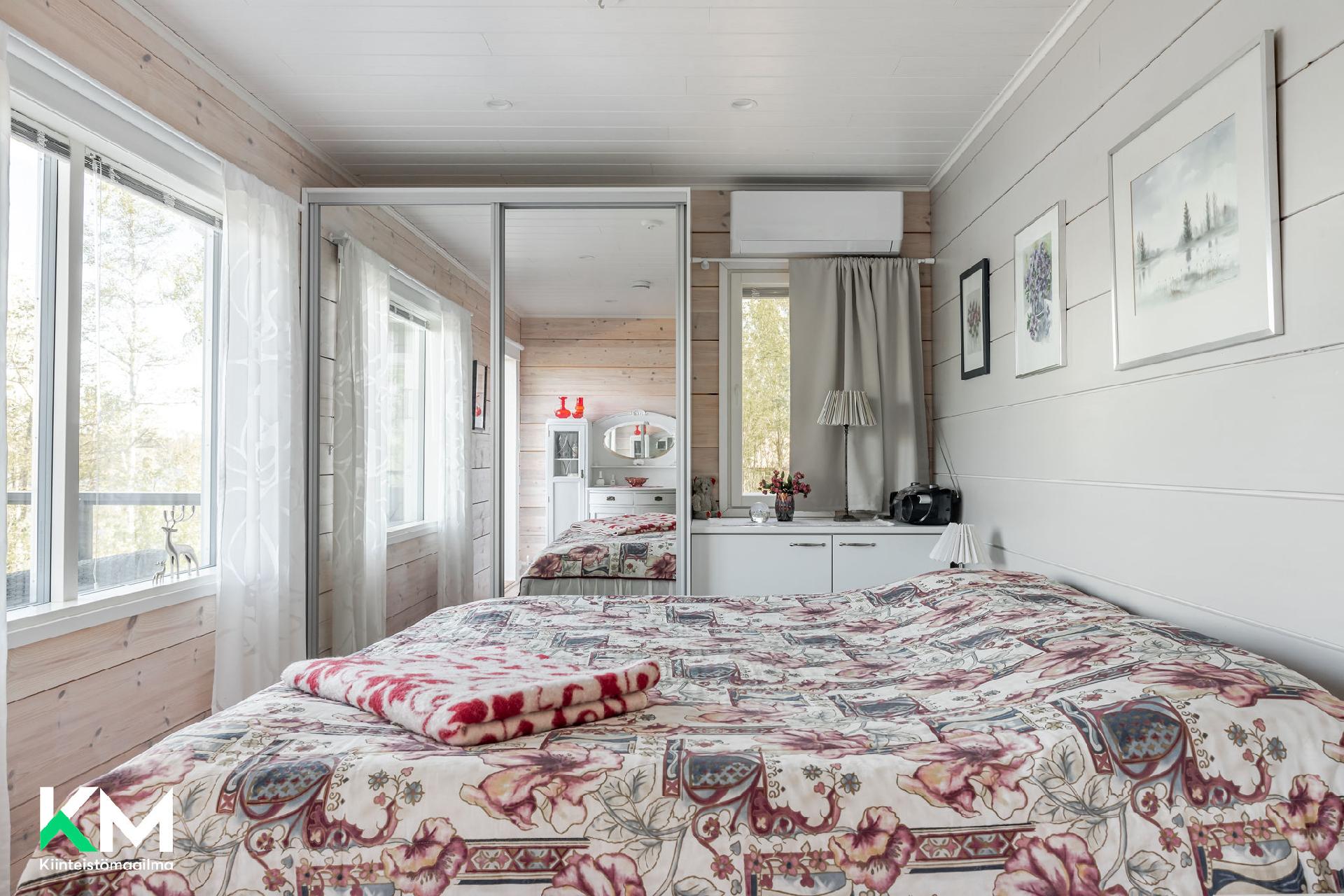 Makuuhuone yläkerta