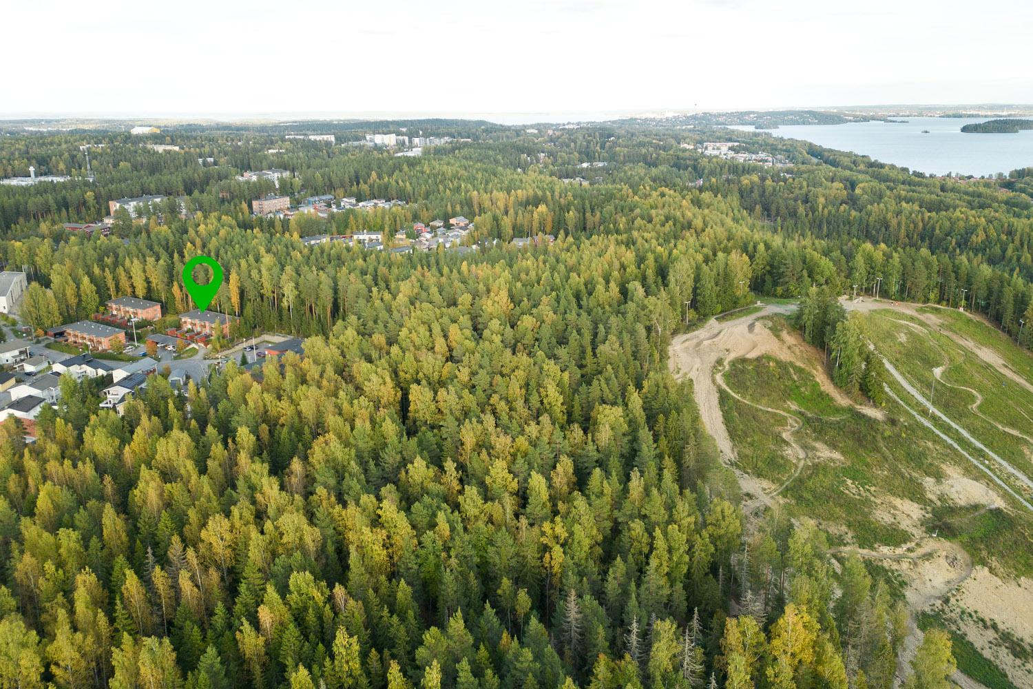 Mustanvuoren laskettelukeskus lähellä