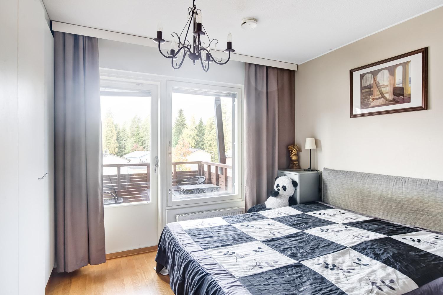 Mh 3 + käynti parvekkeelle