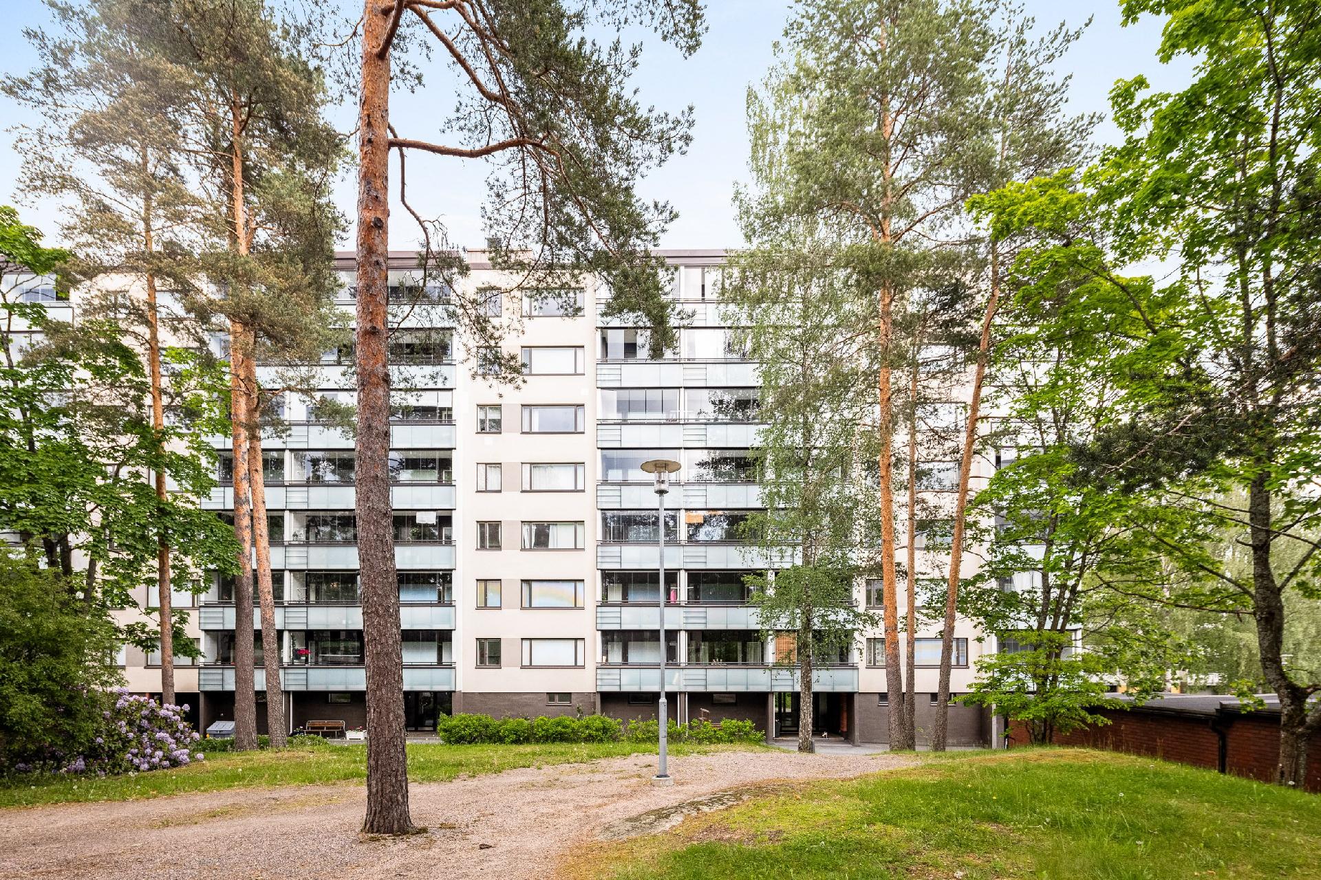 Julkisivu sisäpihan puolelta