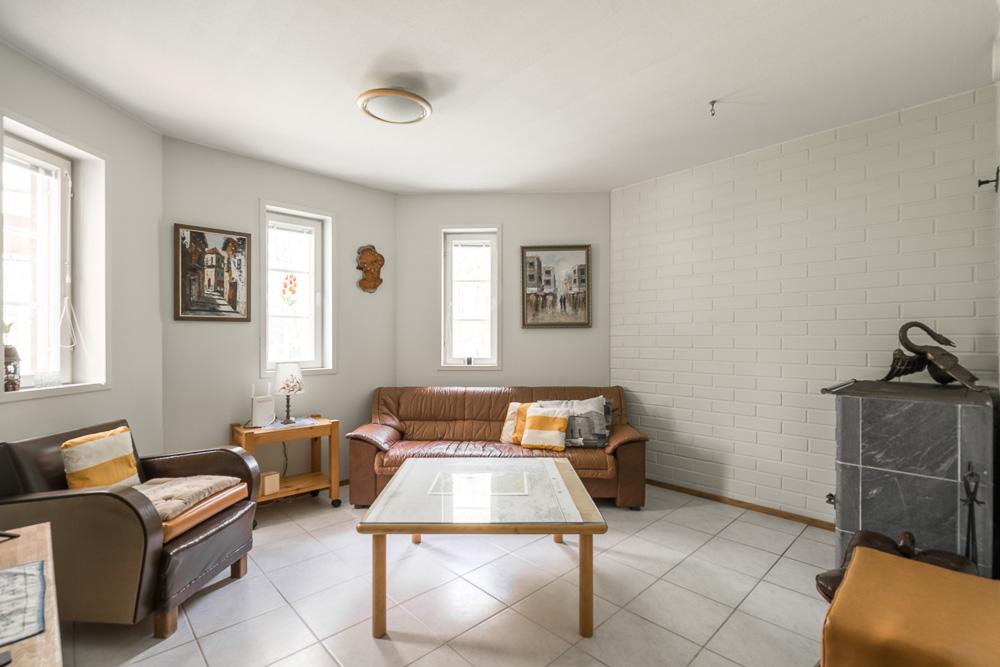 Alakerran oleskelutila