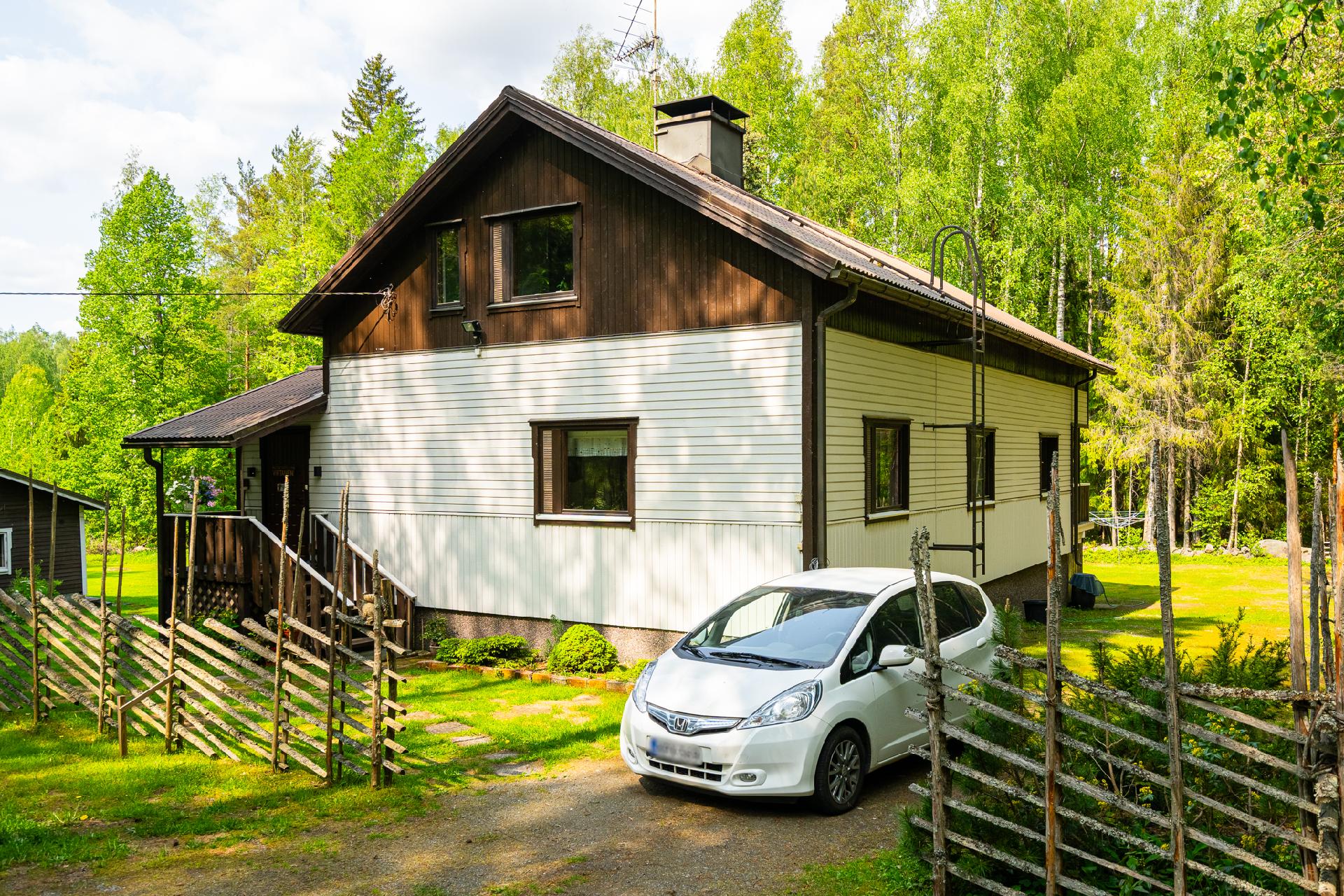 Portilta sisäänkäynnille