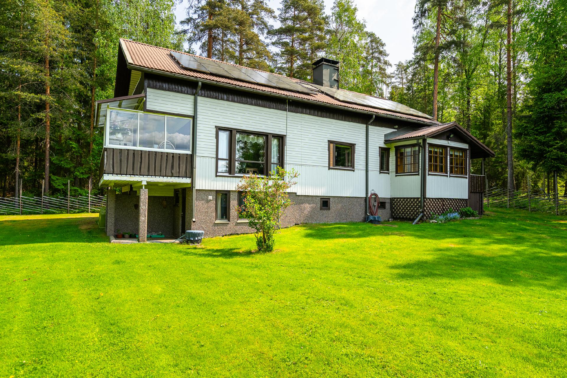 Julkisivu
